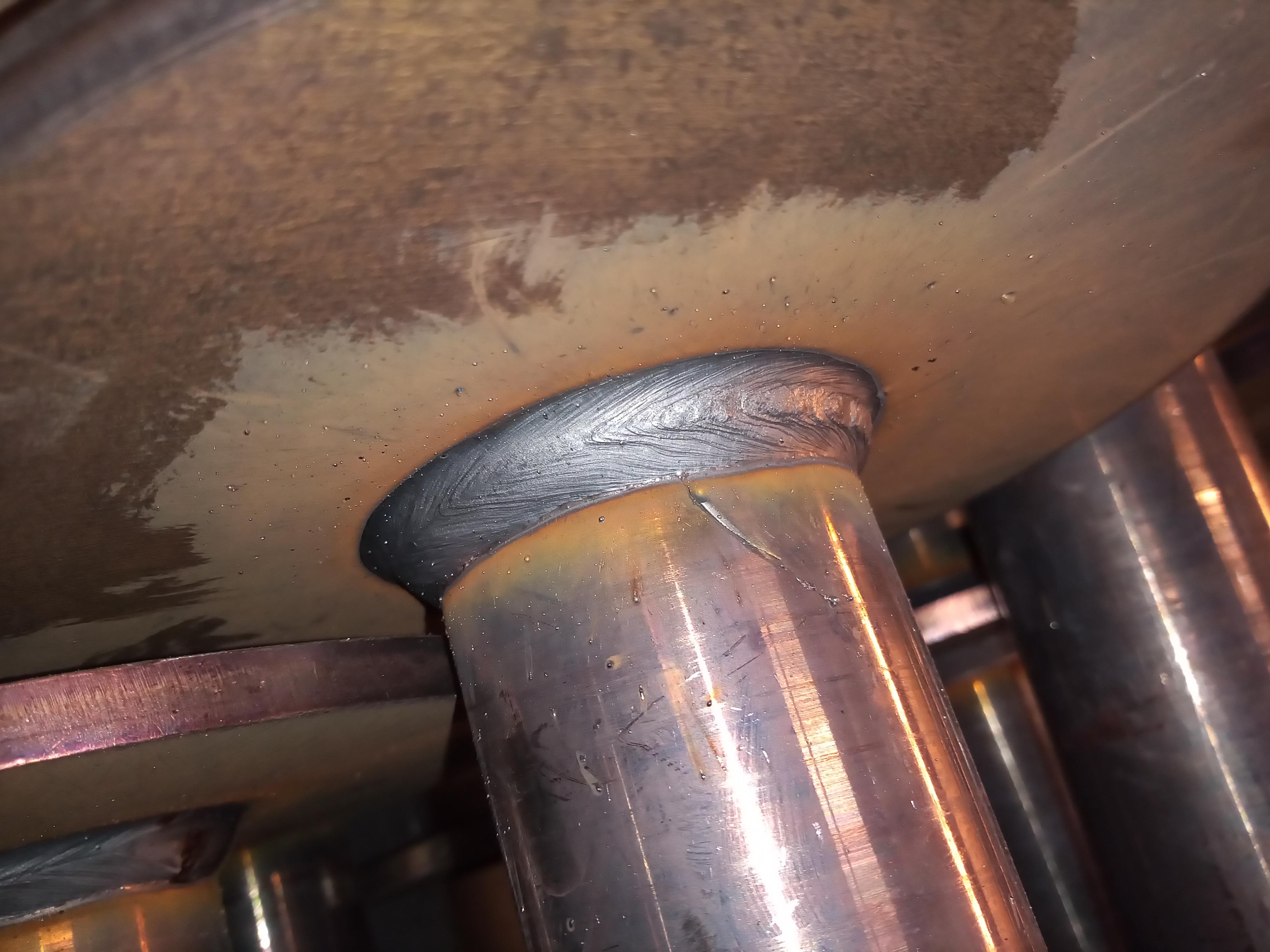 Does anybody have any idea why this weld is so rough and has a ridge on