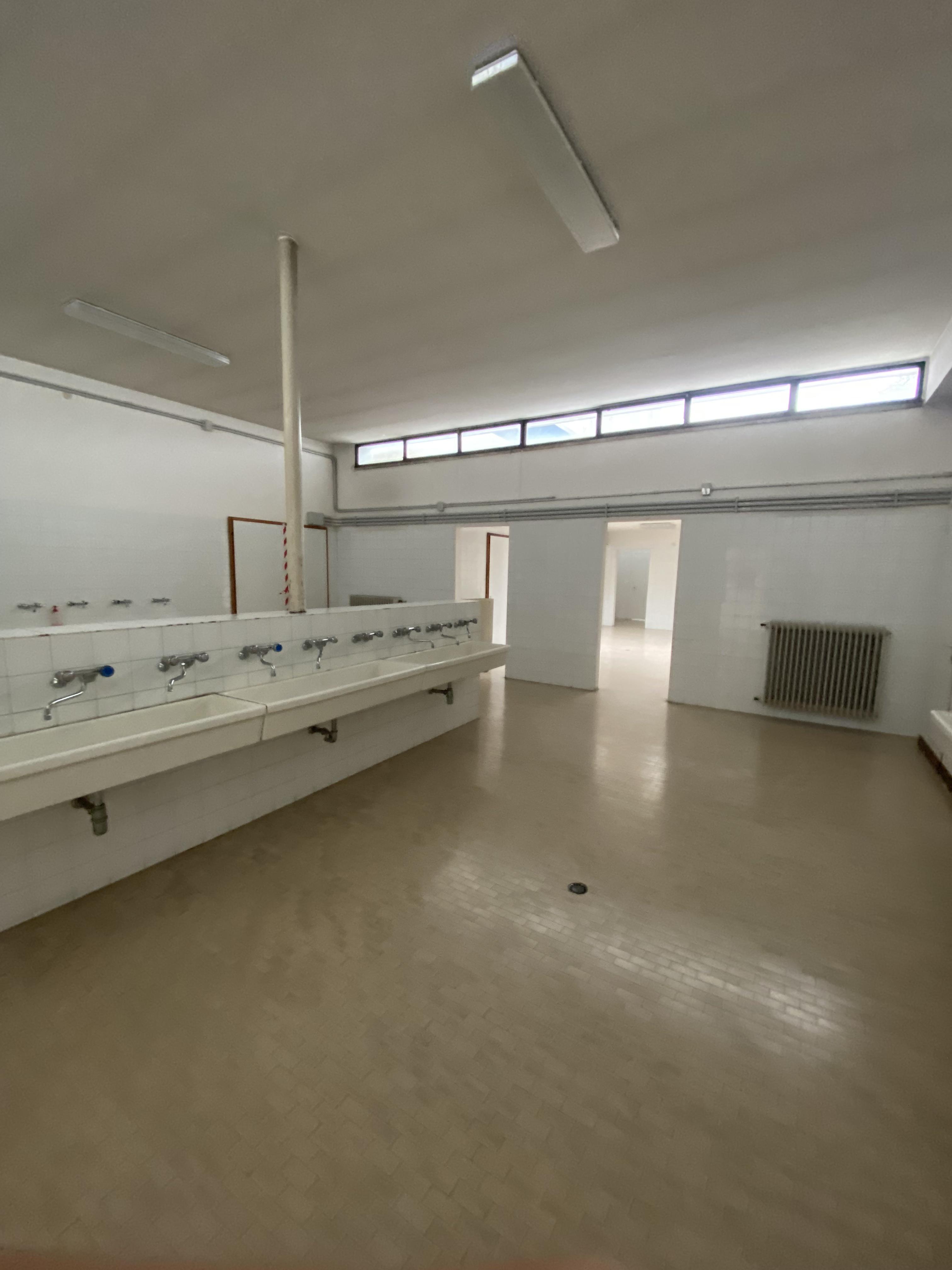 My school bathroom r/liminalspaces