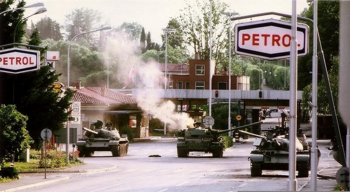 Slovenian Territorial Army fires on Yugoslav People's Army tanks at Rožna Dolina, near Italian