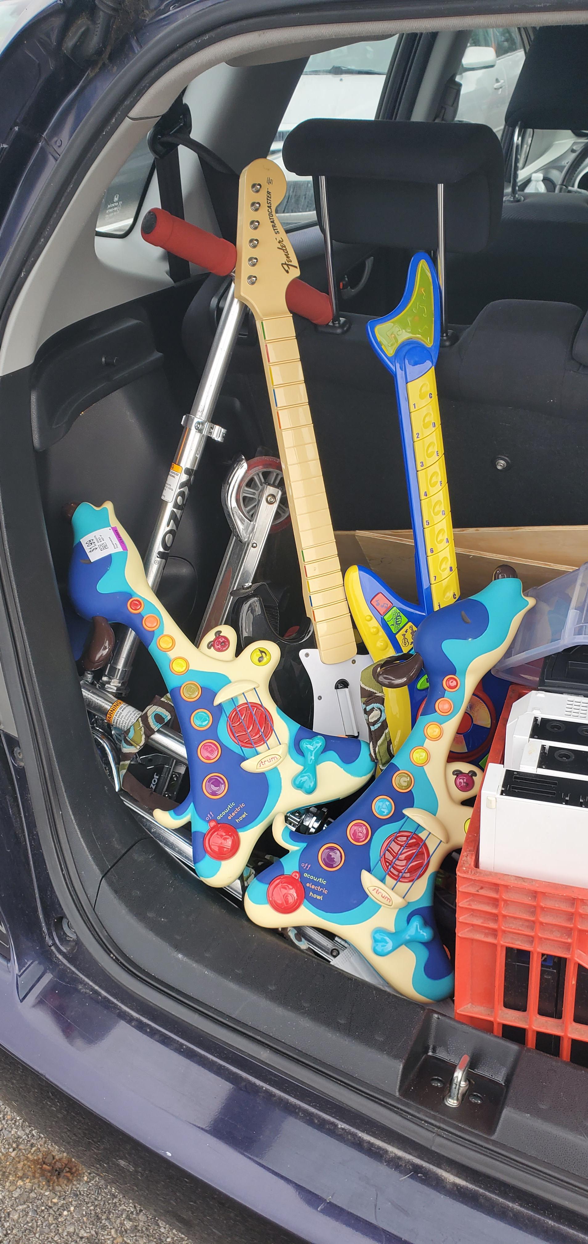 I hope you all are not getting tired of my custom guitar shenanigans