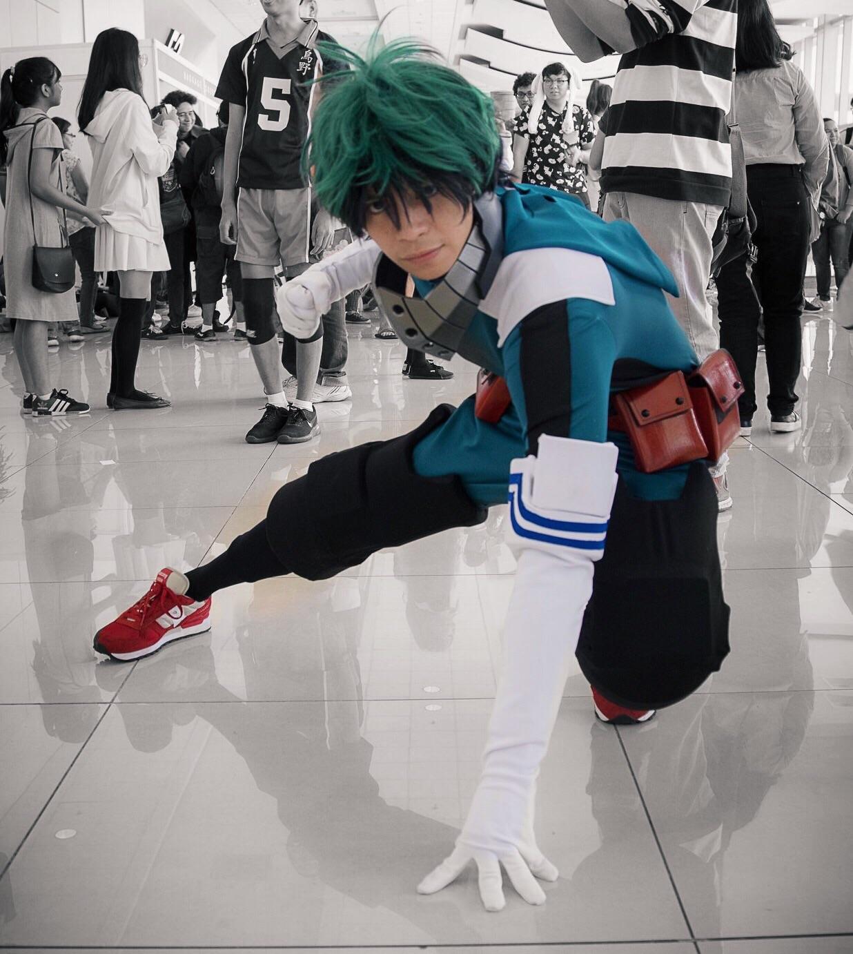 Dynamic pose shot of my Deku Cosplay r/BokuNoHeroAcademia