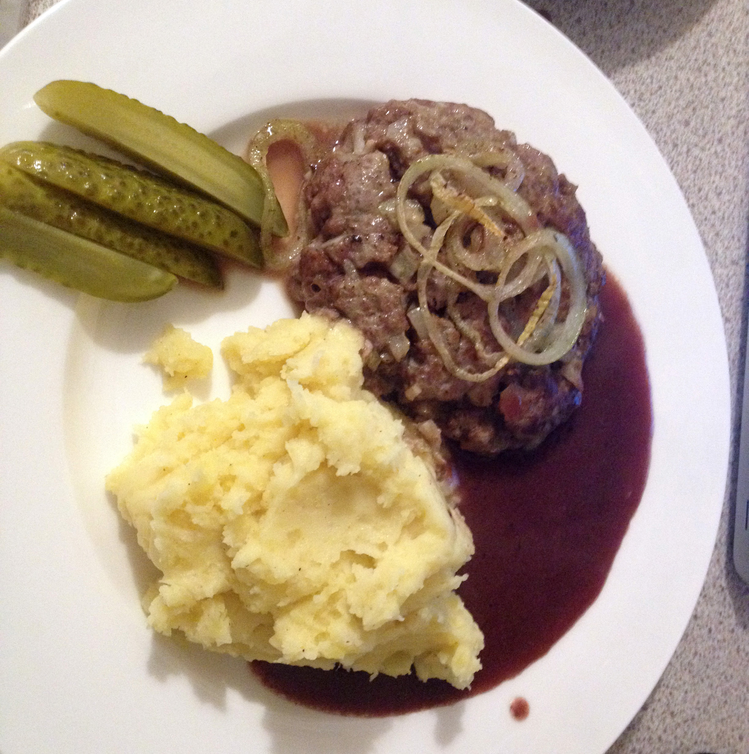 [Homemade] This One Cost Less Than 1,50 eur to Make Minced Meat Steak