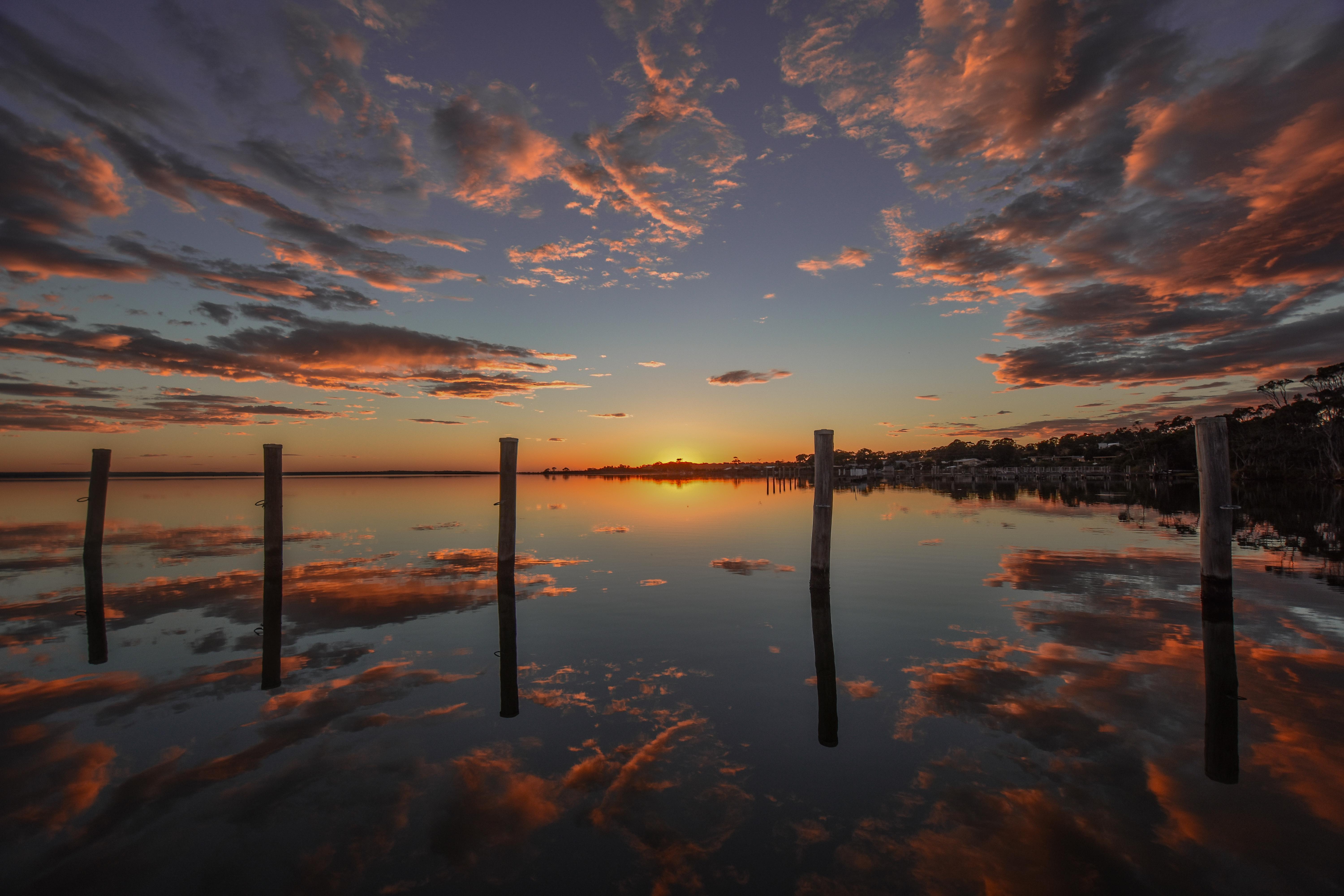 Sunrise over Paynesville lake, Australia [OC] r/SkyPorn