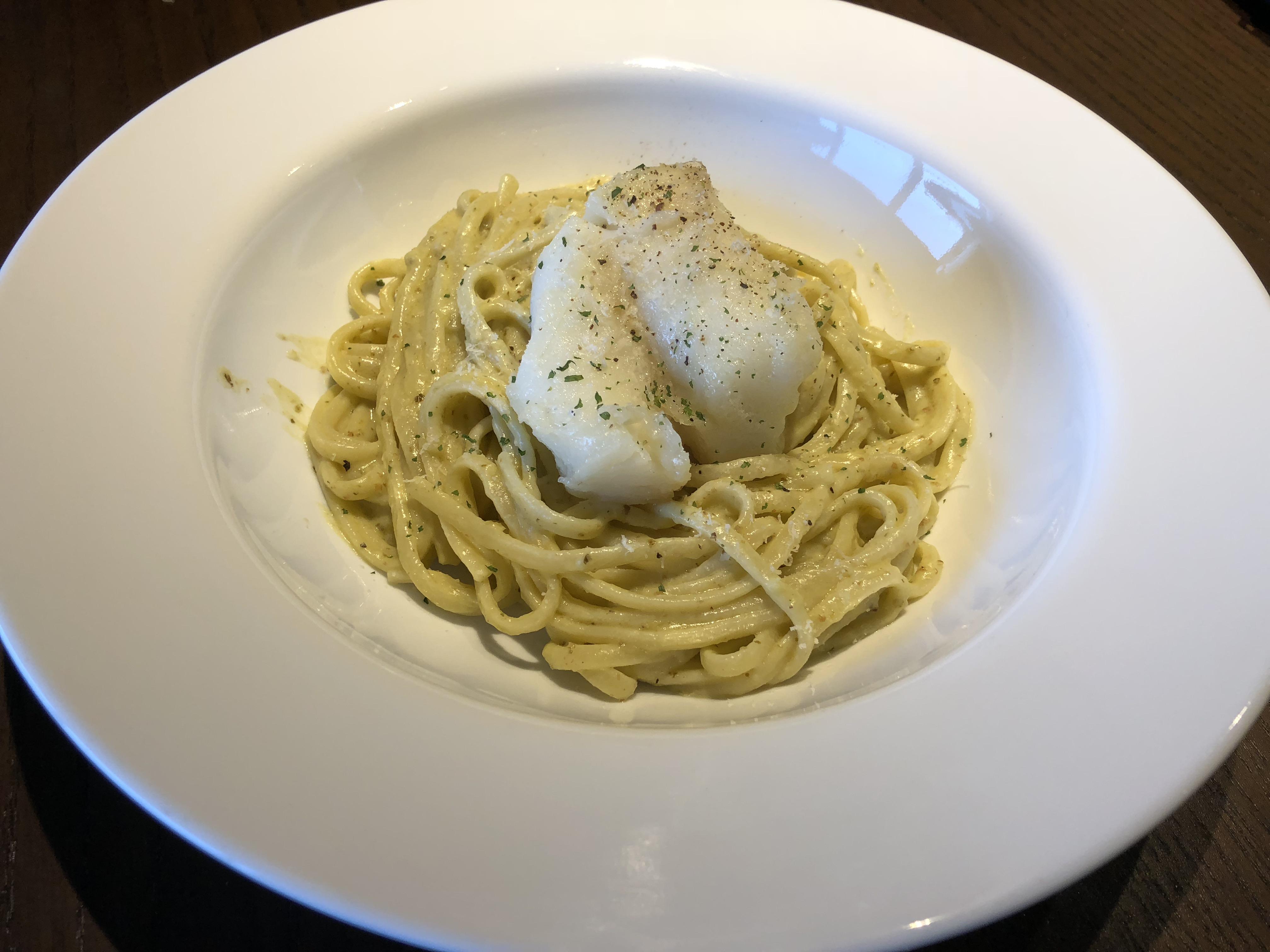 [Homemade] Linguine/ Pesto cream sauce/ Cod r/food