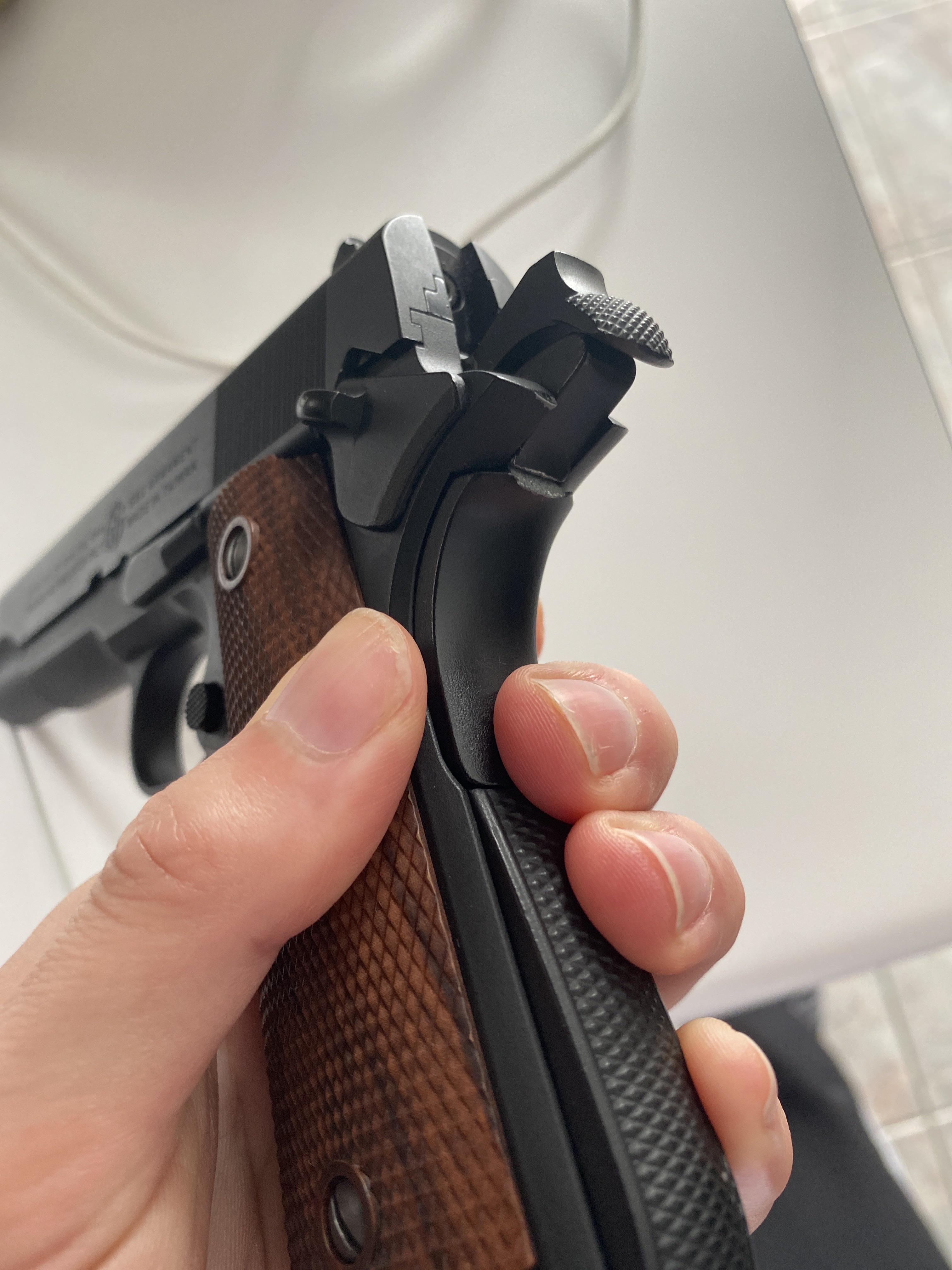 HELPThe hammer is stuck and won’t retract and gun won’t fire r/airsoft