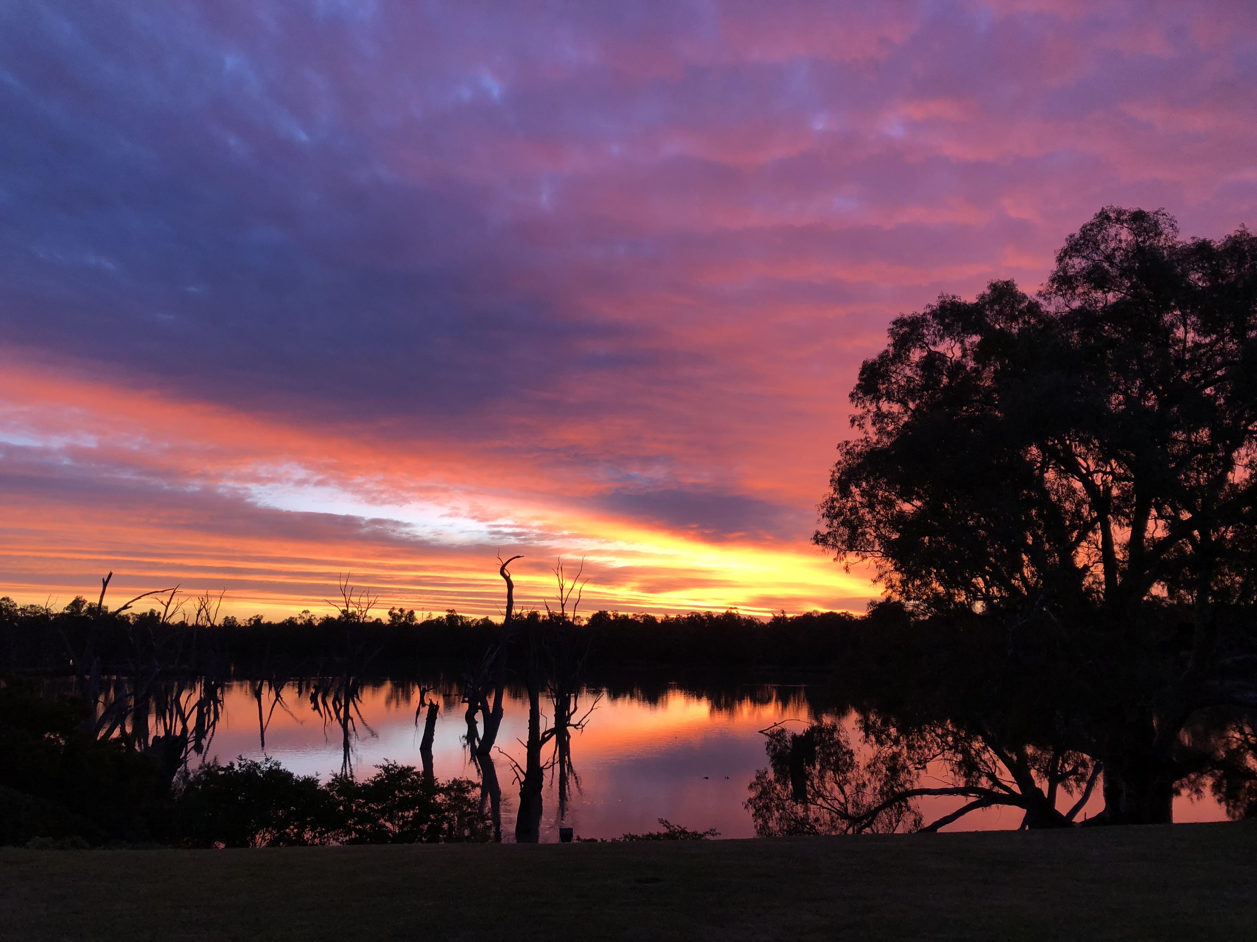 River sunset, Mildura, Australia. [OC] [4032 x 3024] r/EarthPorn