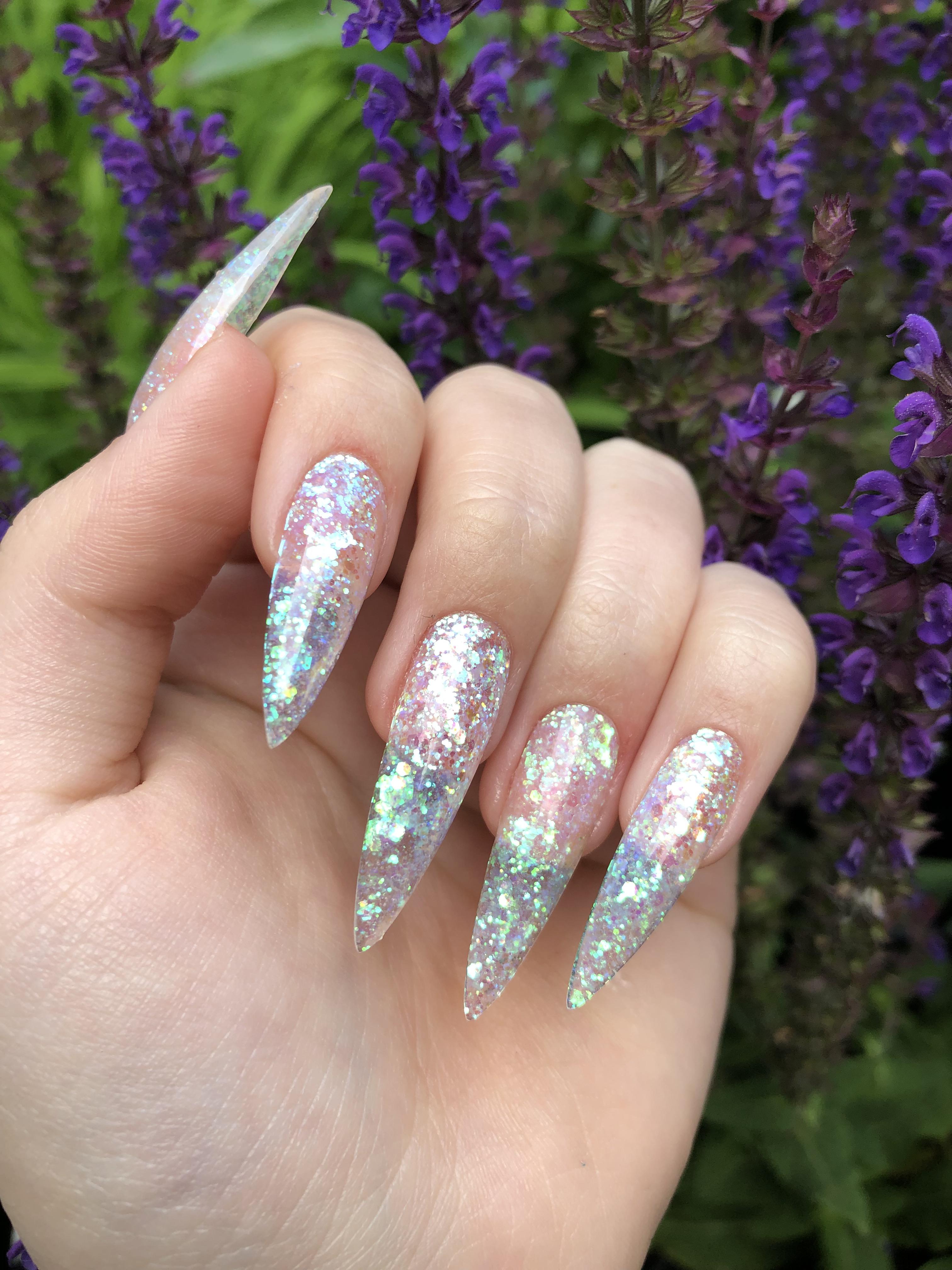 I call these my Fairy Princess nails 🧚🏻‍♀️🤩 r/RedditLaqueristas