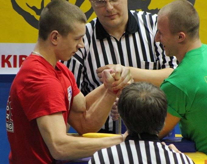 The forearm of professional arm wrestler Oleg Zhokh r/BeAmazed