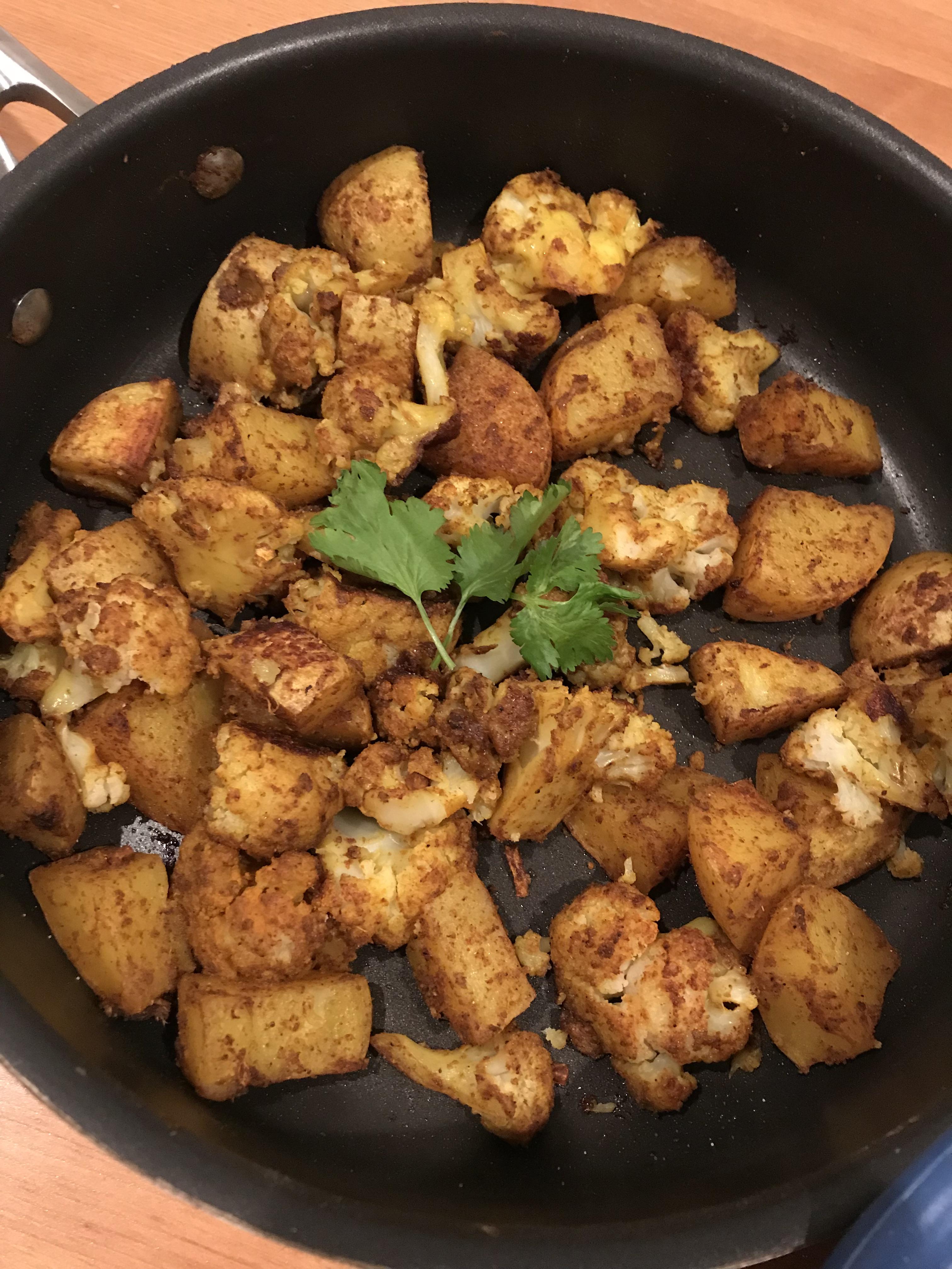 Ovenroasted aloo gobi (Indianstyle cauliflower and potatoes) r