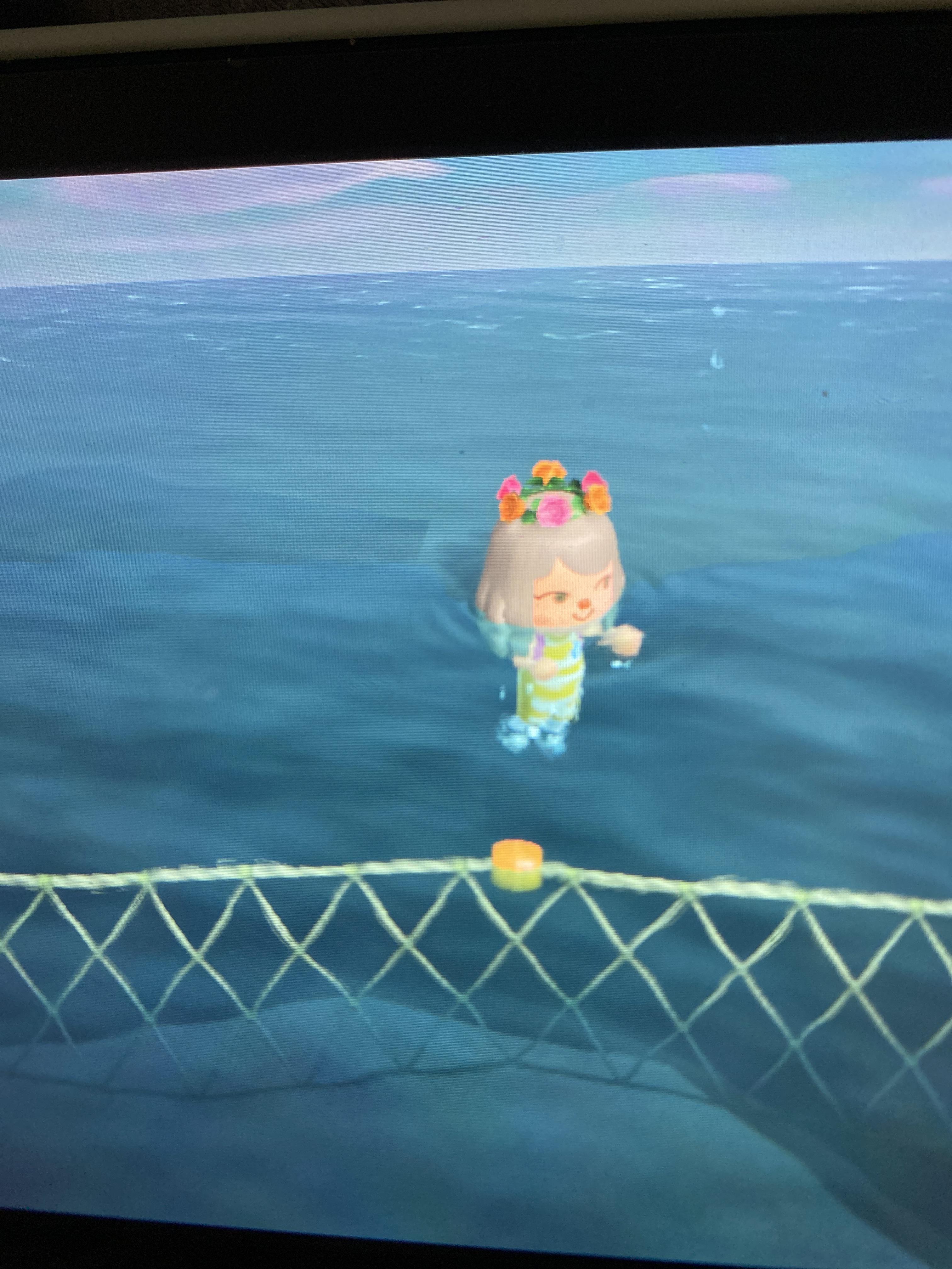 I love how you can swim even with shoes and a flower crown on 😂 r