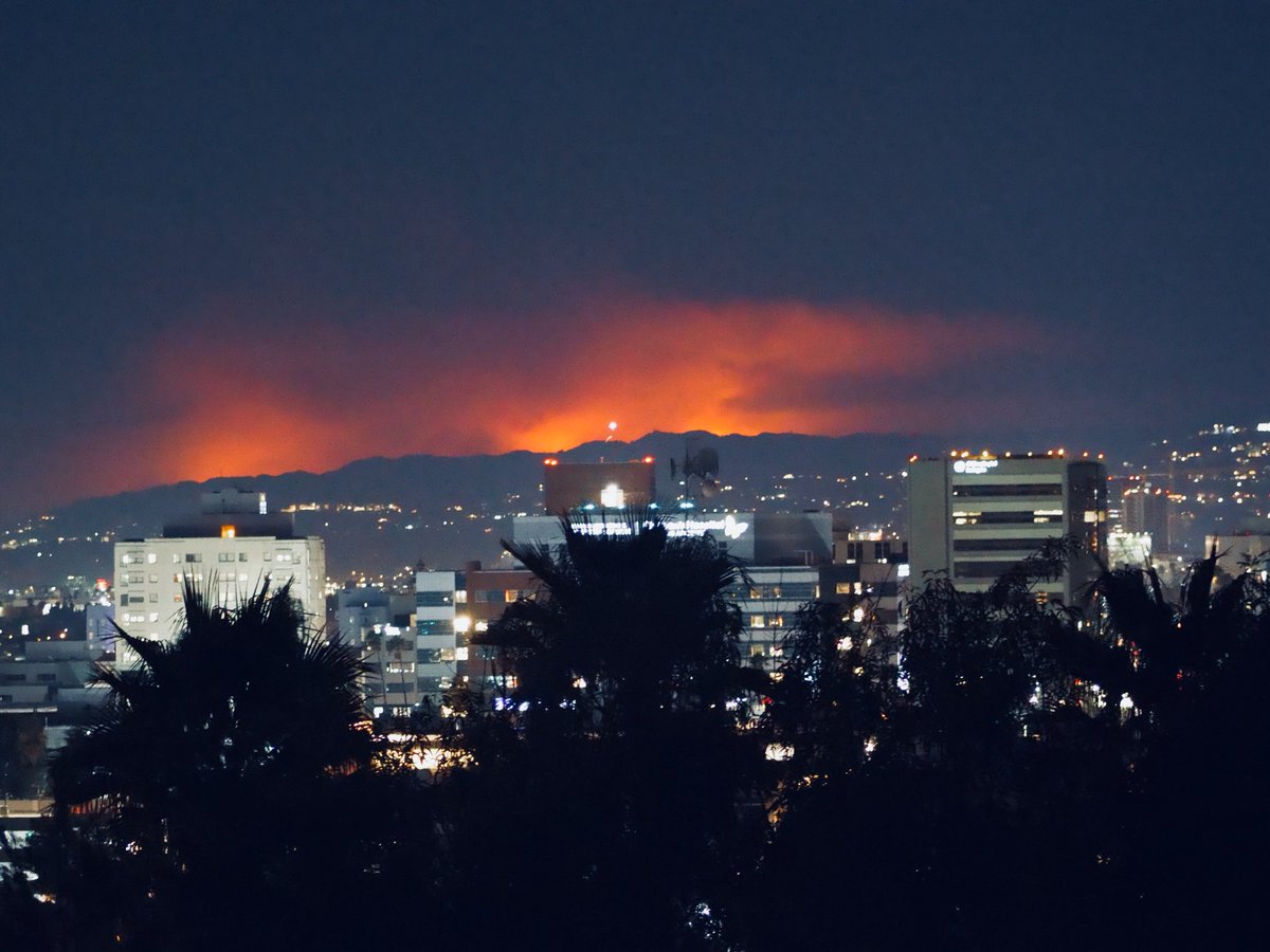 when the hills of Los Angeles are burning r/pics