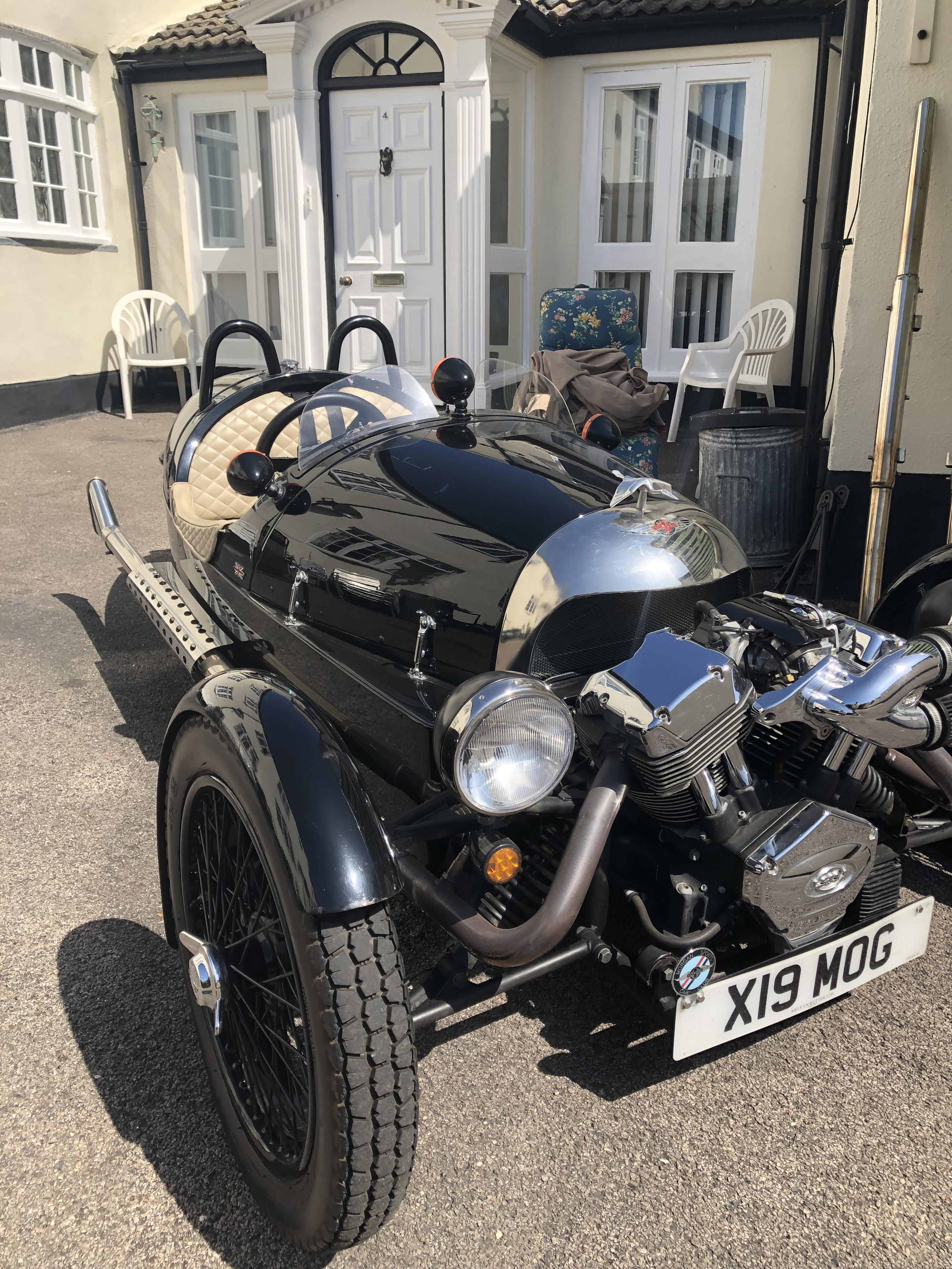Neighbour has taken his car out for the sun. r/CasualUK