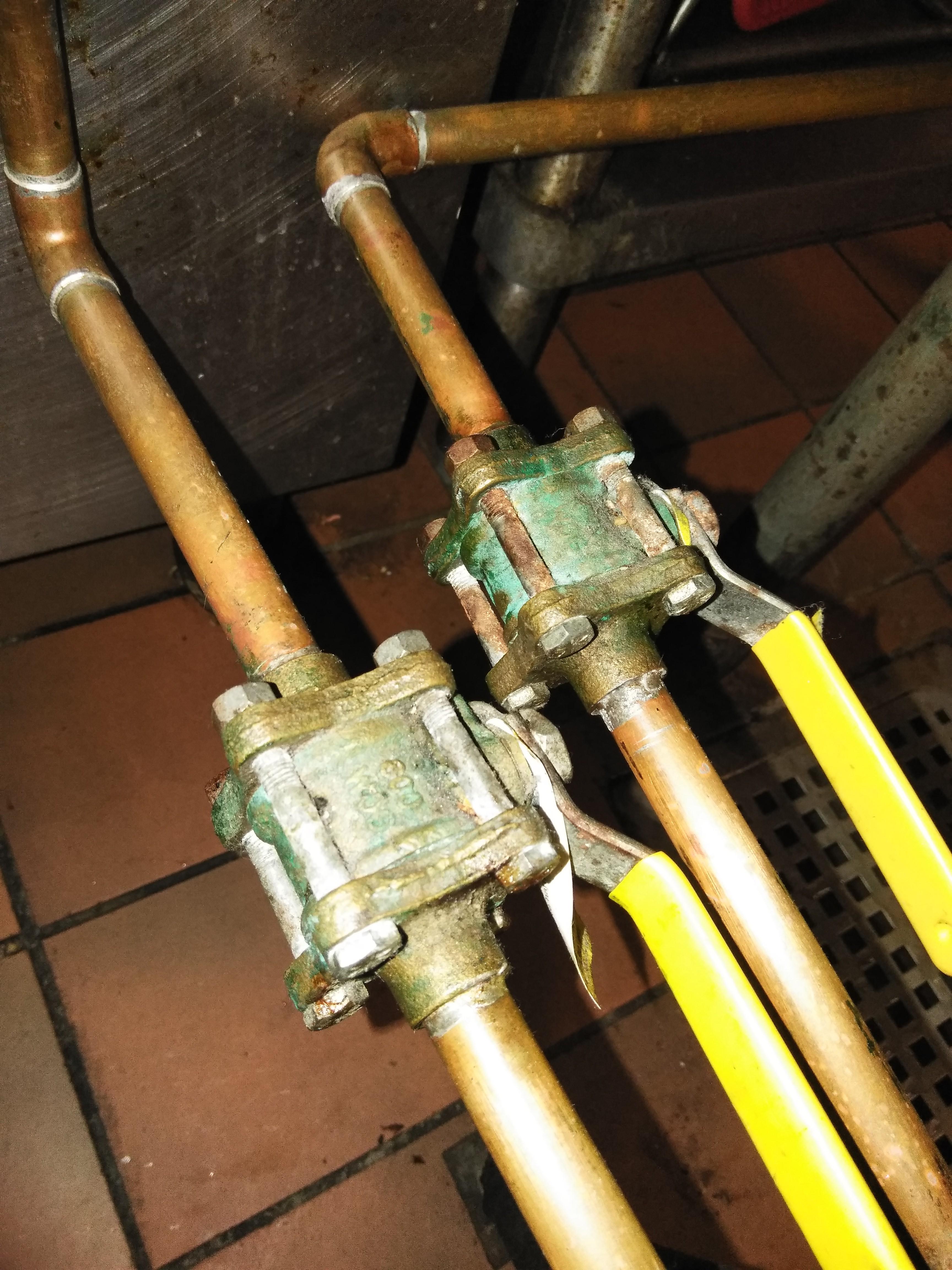 How do i disconnect these water lines for a sink? r/howto