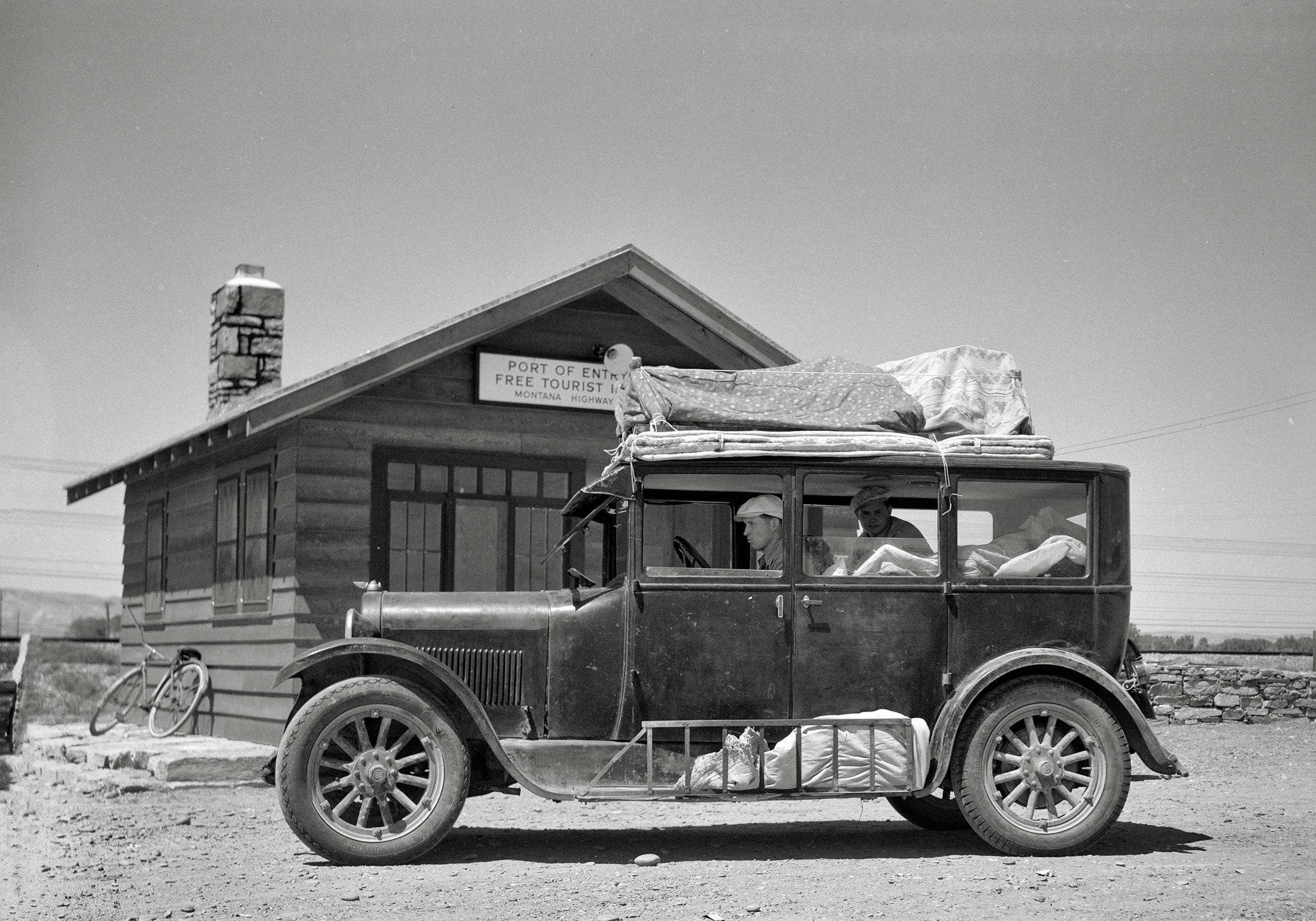 Dust bowl migrants leaving Miles City, Montana. 1936. r/OldSchoolCool