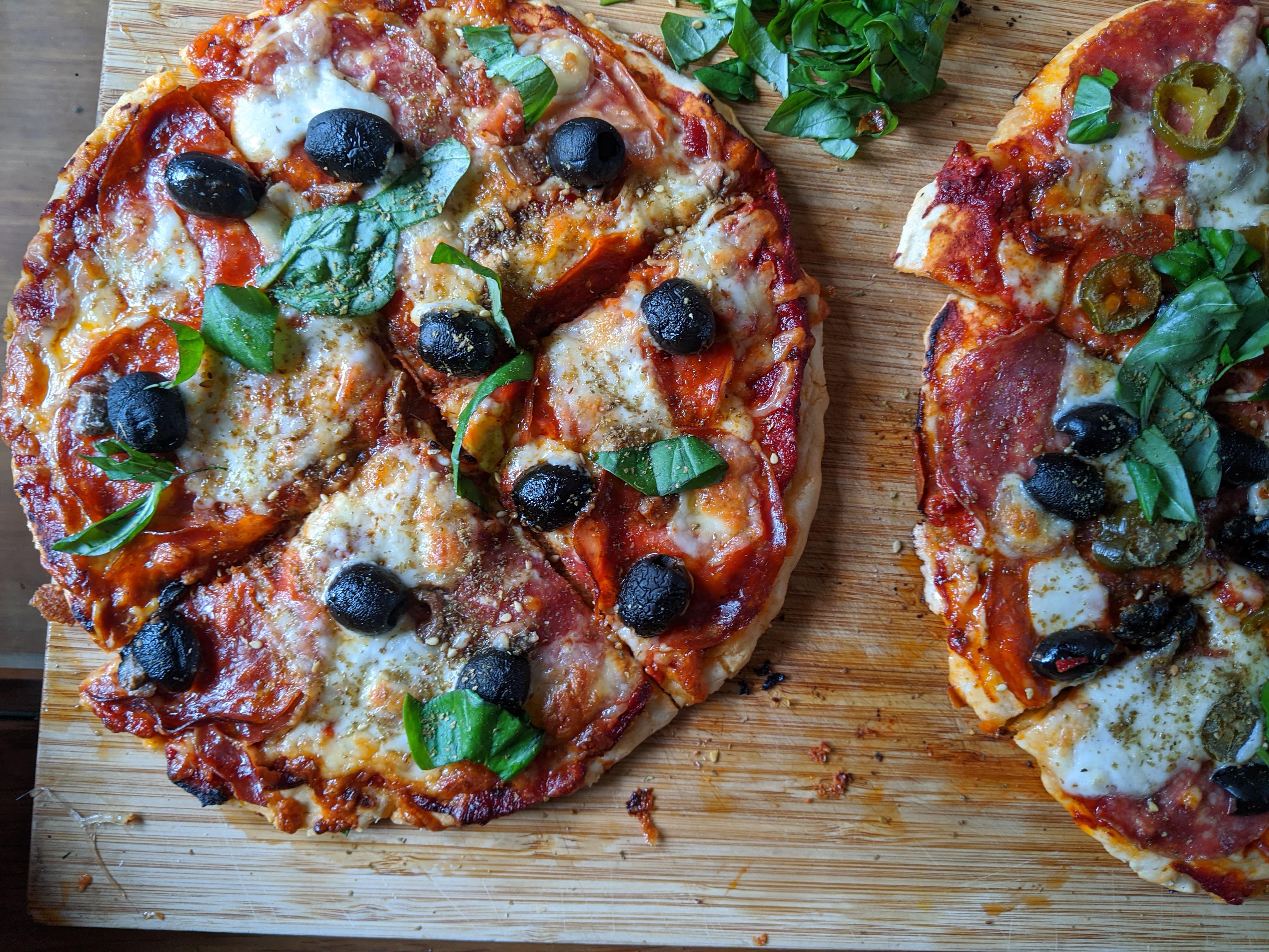 [homemade] Pepperoni, anchovies and black olives pizza r/food