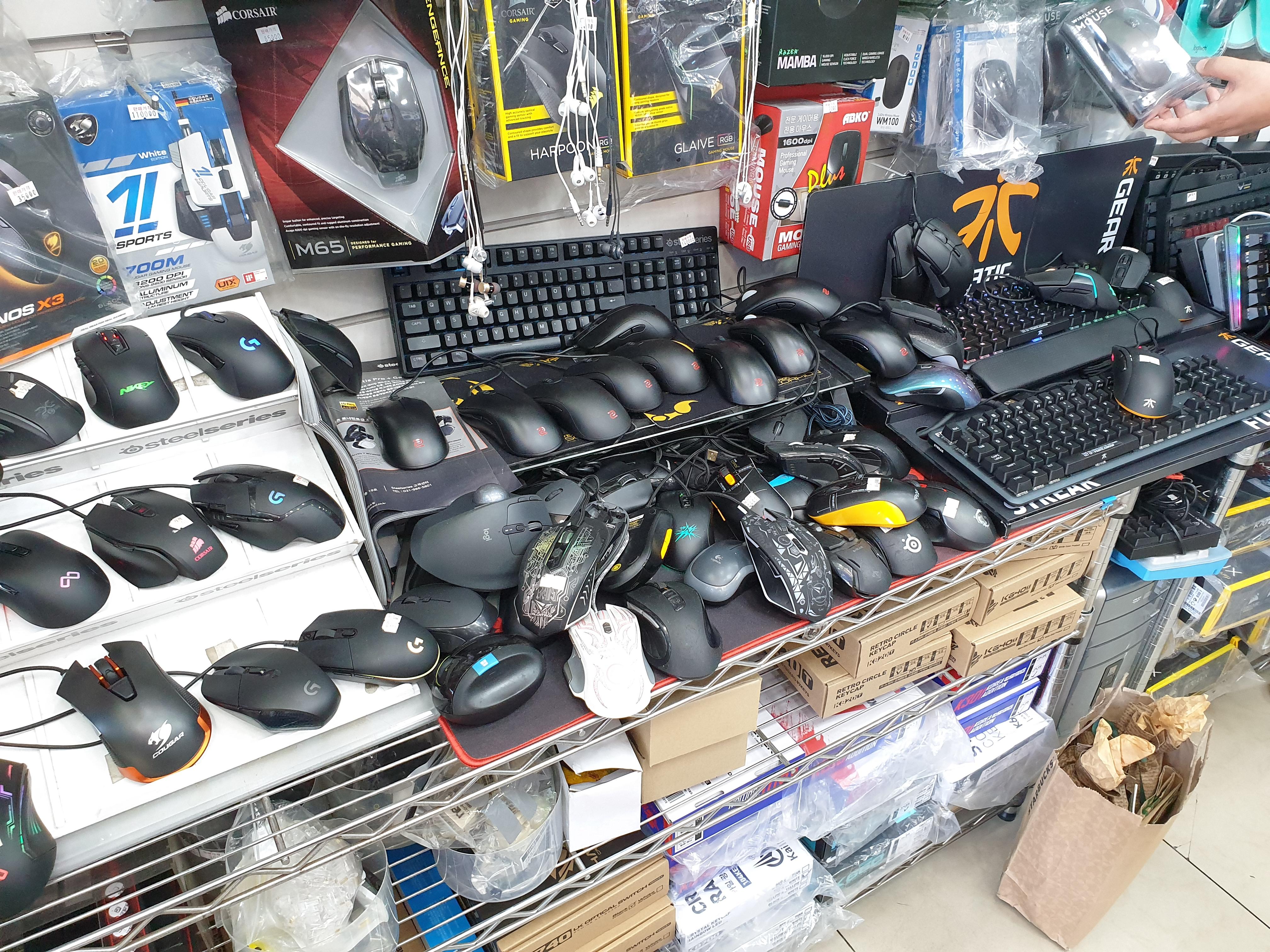 Store in Yongsan Electronic Market, Seoul, South Korea r/MouseReview