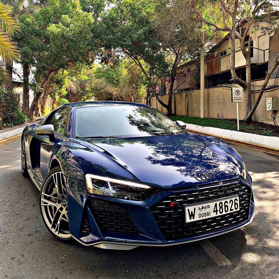 Audi R8 V10, fantastic color, spotted in Dubai. Autos