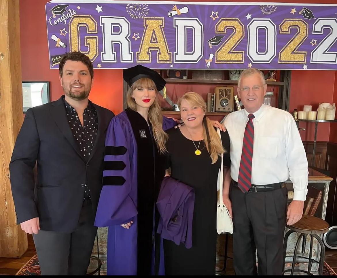 a previously unseen photo of Taylor Swift and her family at her NYU