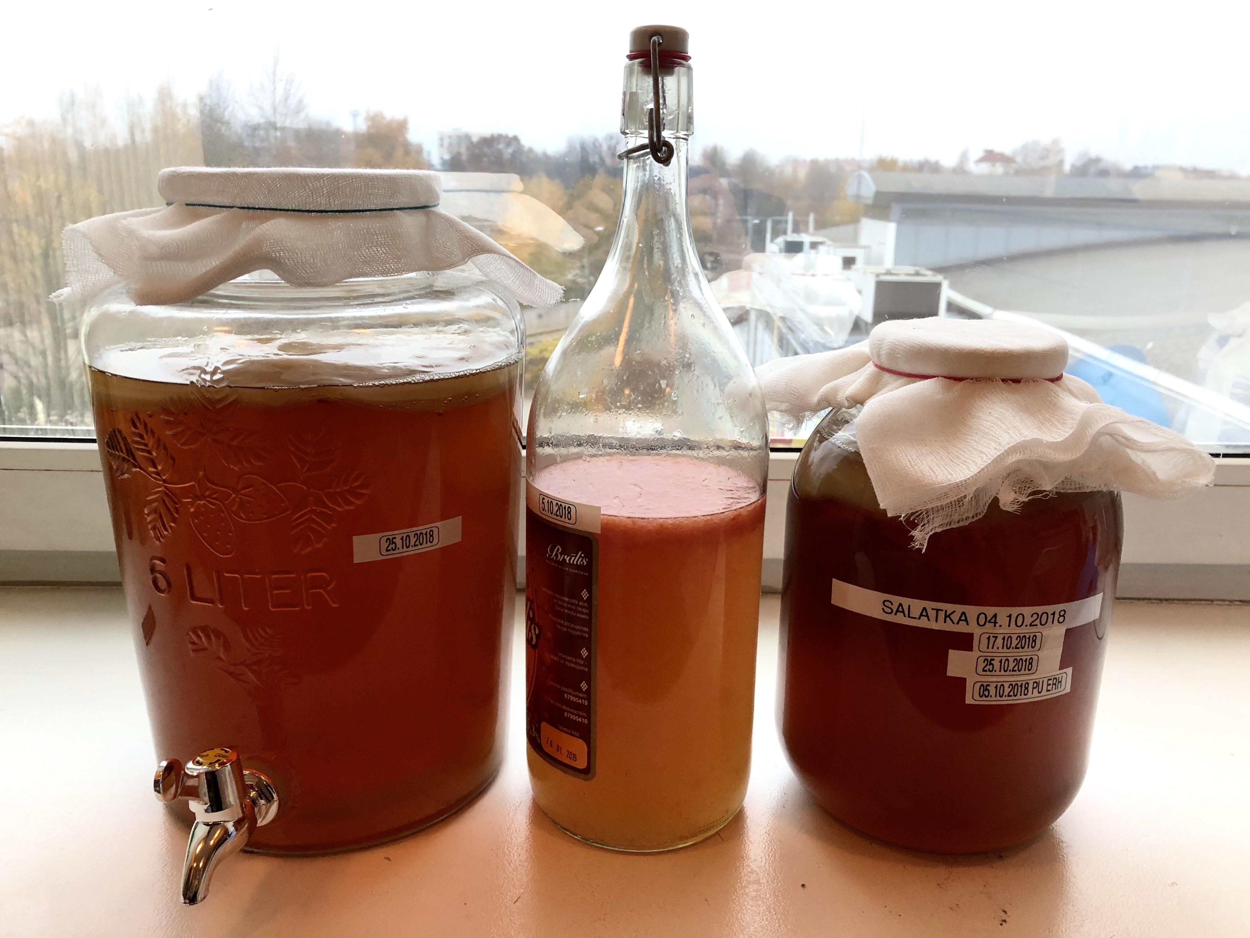 Green tea / Black tea, 2F with grapefruit, delicious / Shu Puerh. Just