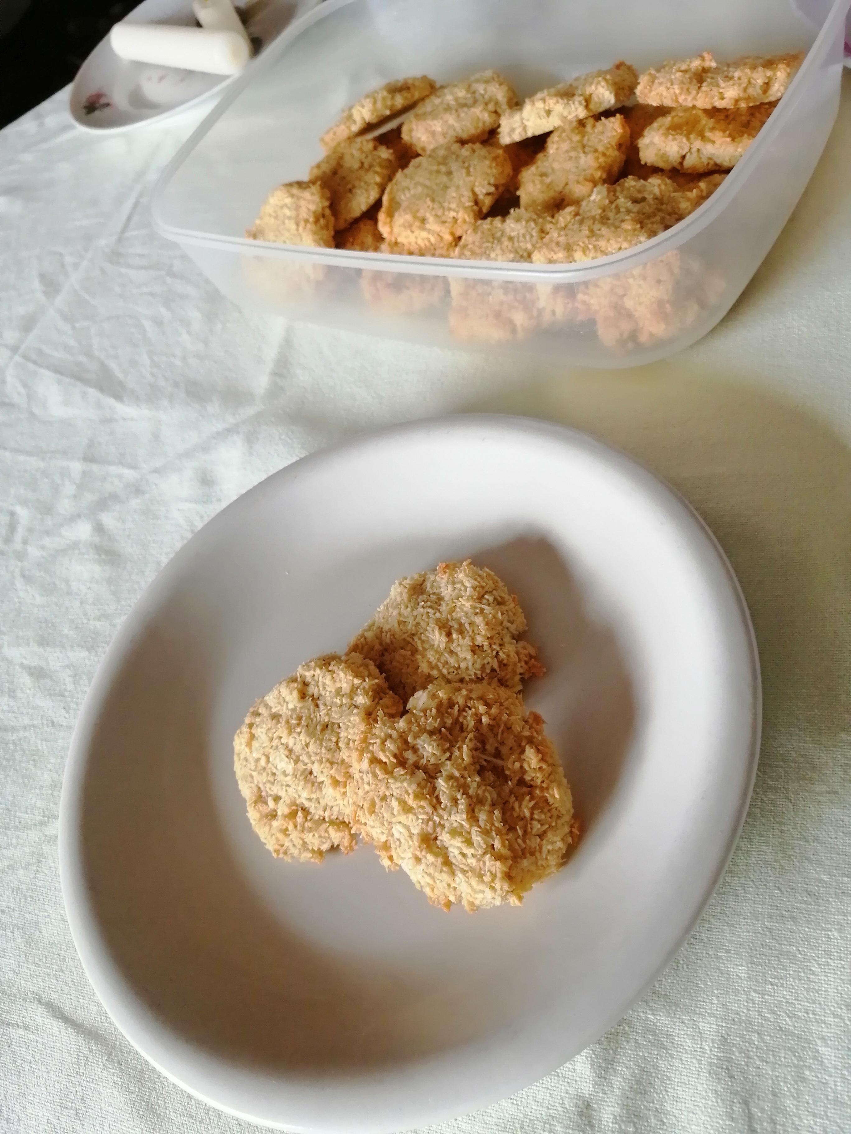 I made some delicious coconut flake cookies! (I usually suck at baking, that's why these are a