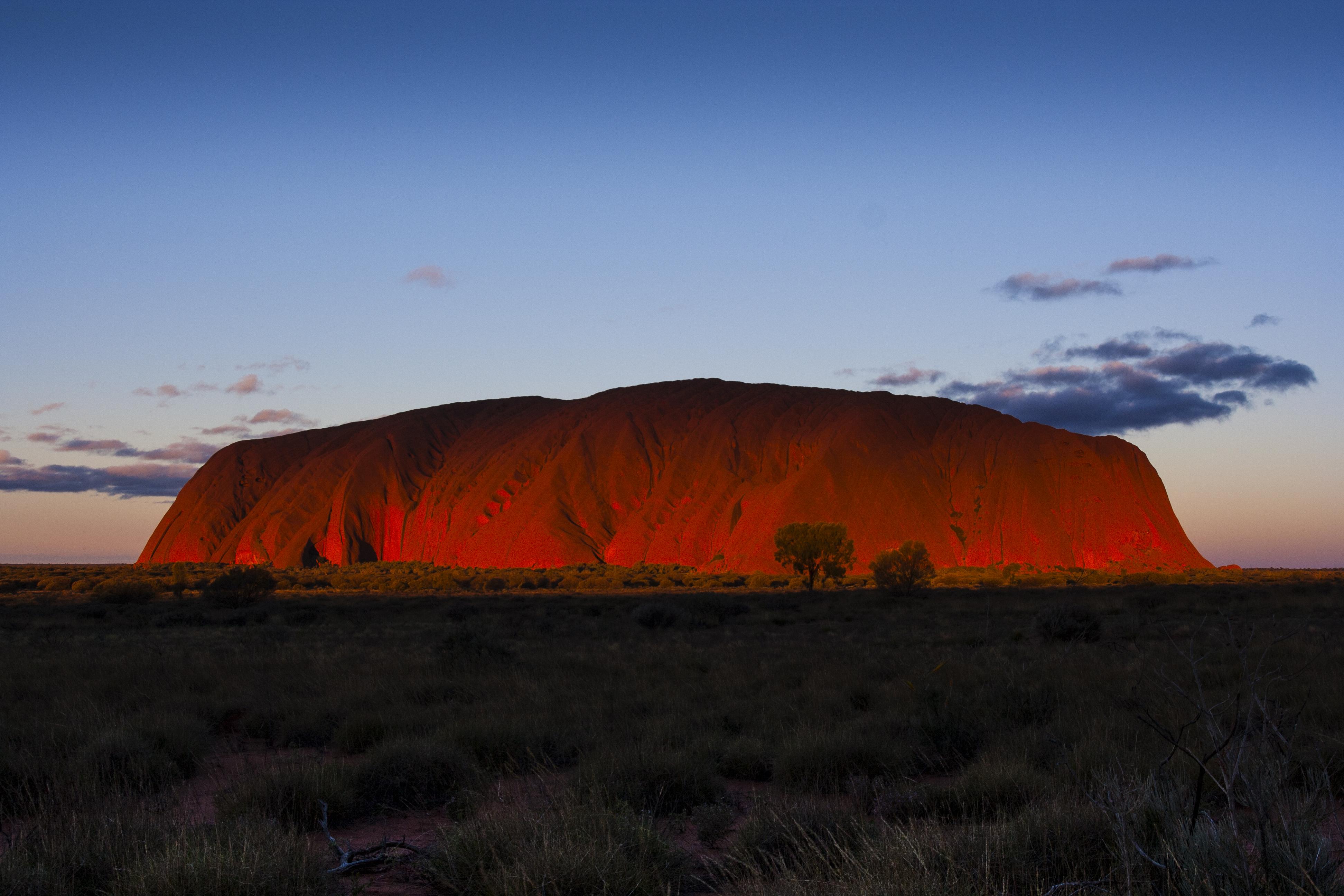 Uluru Sunset, Northern Territory, Australia. [OC] [3888x9592] r/EarthPorn