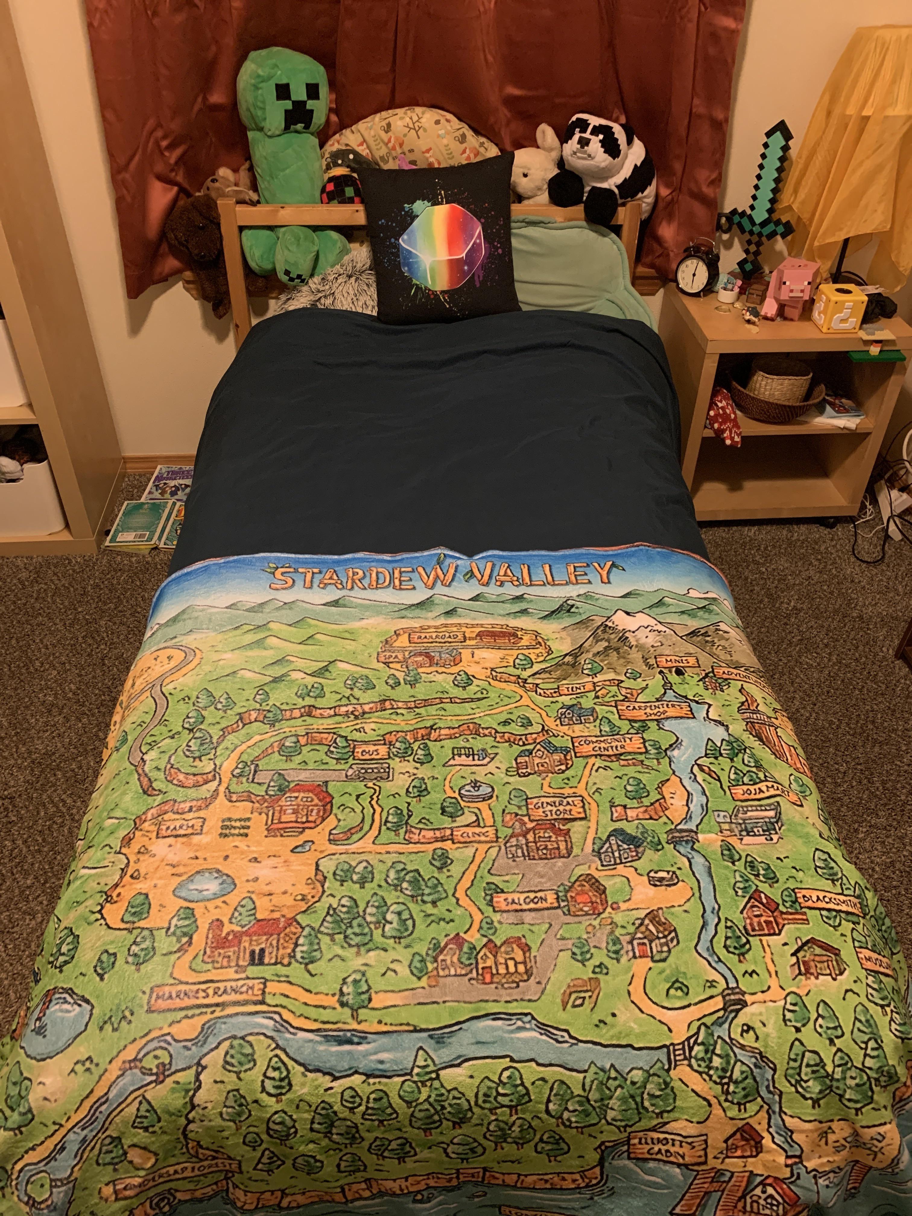 A pretty typical 7 year old bedroom r/StardewValley