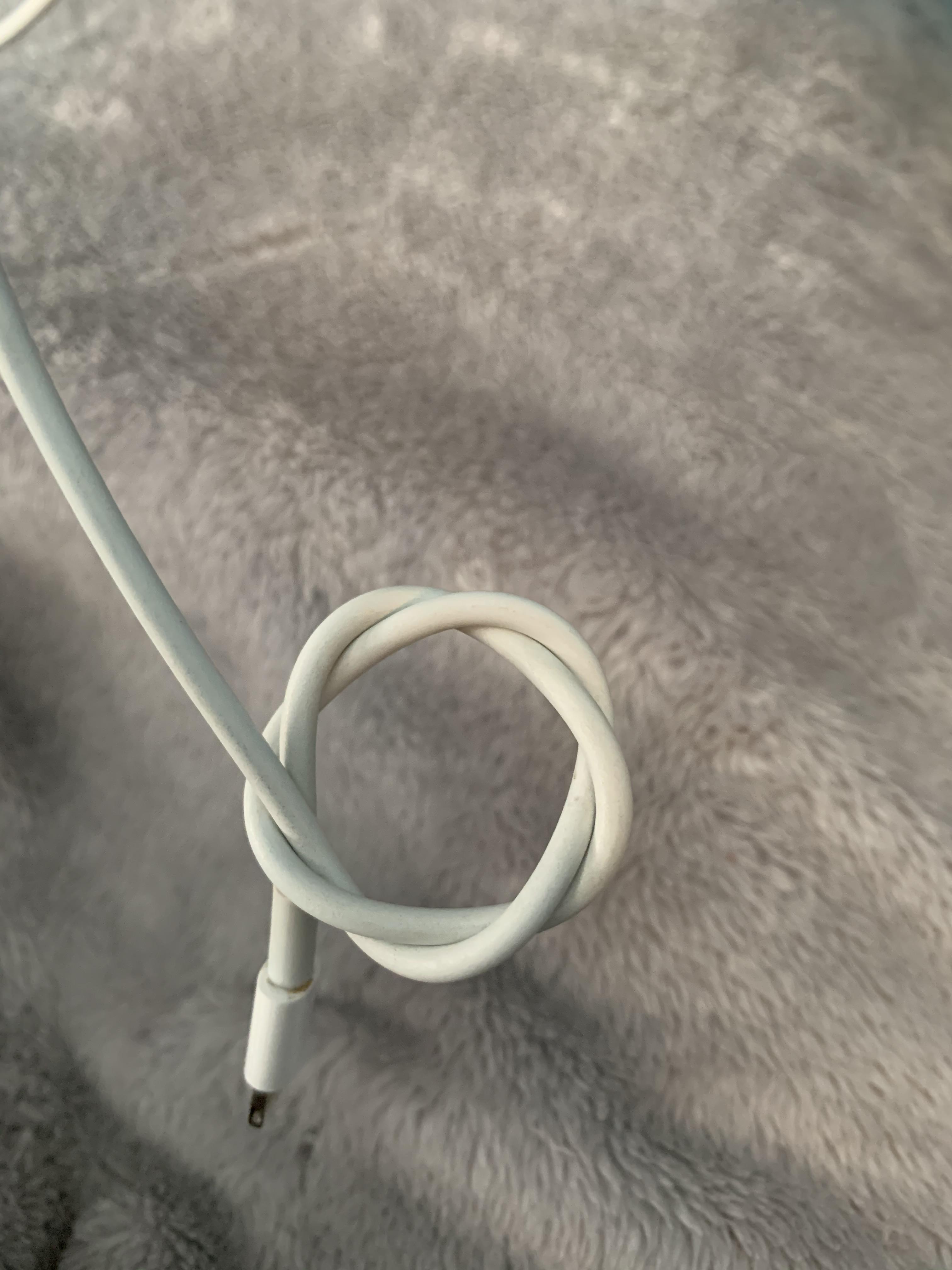 Looped my charging cable r/oddlysatisfying