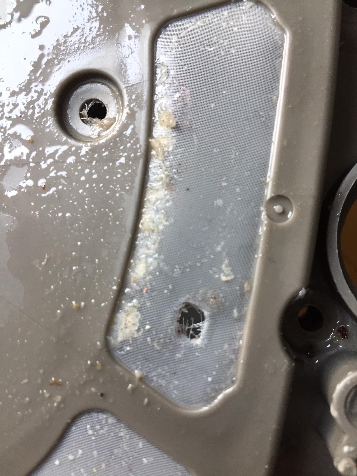 Is this hole why the dishwasher is leaving food particles on dishes