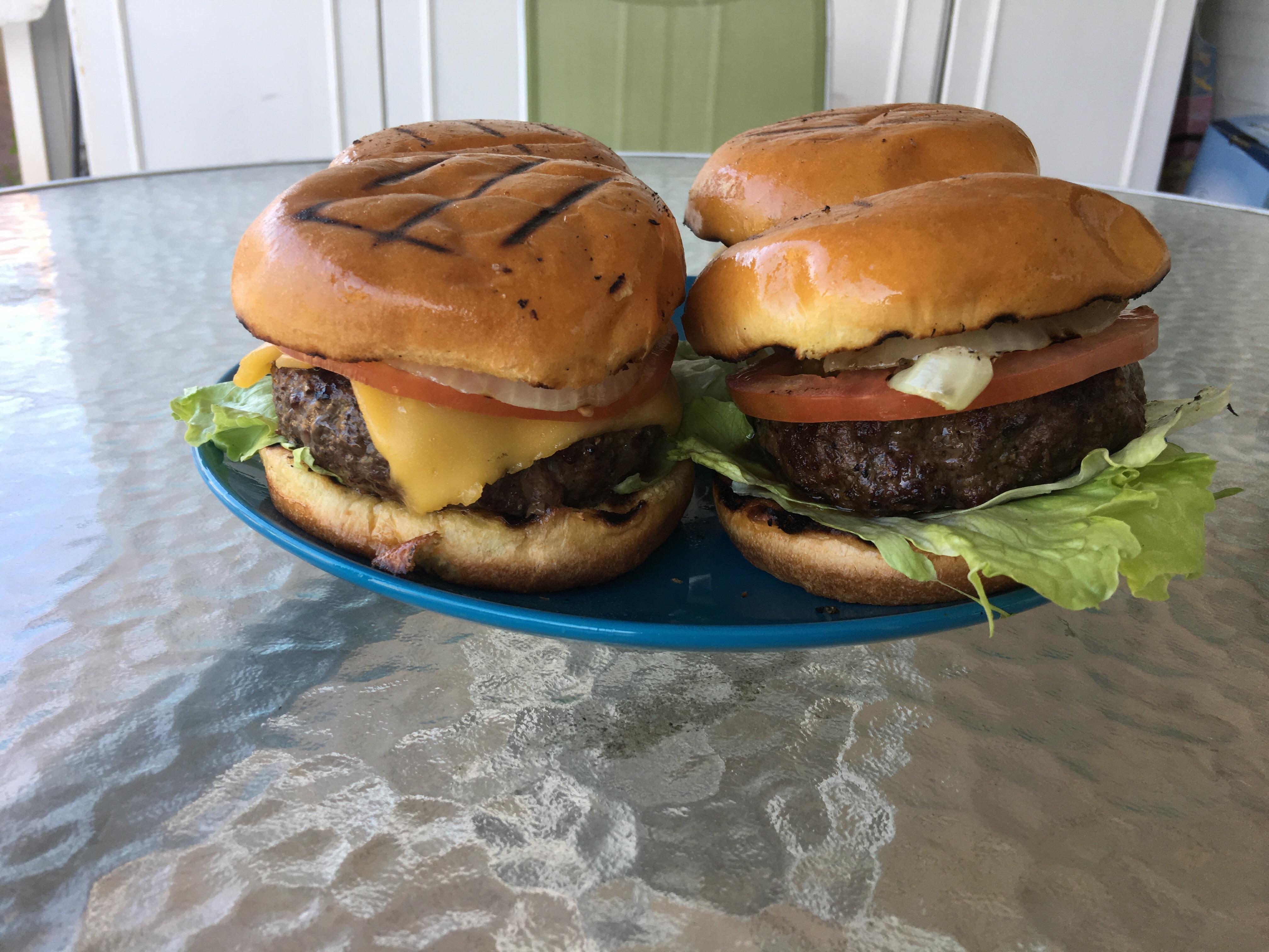 [Homemade] Grilled Burgers r/food