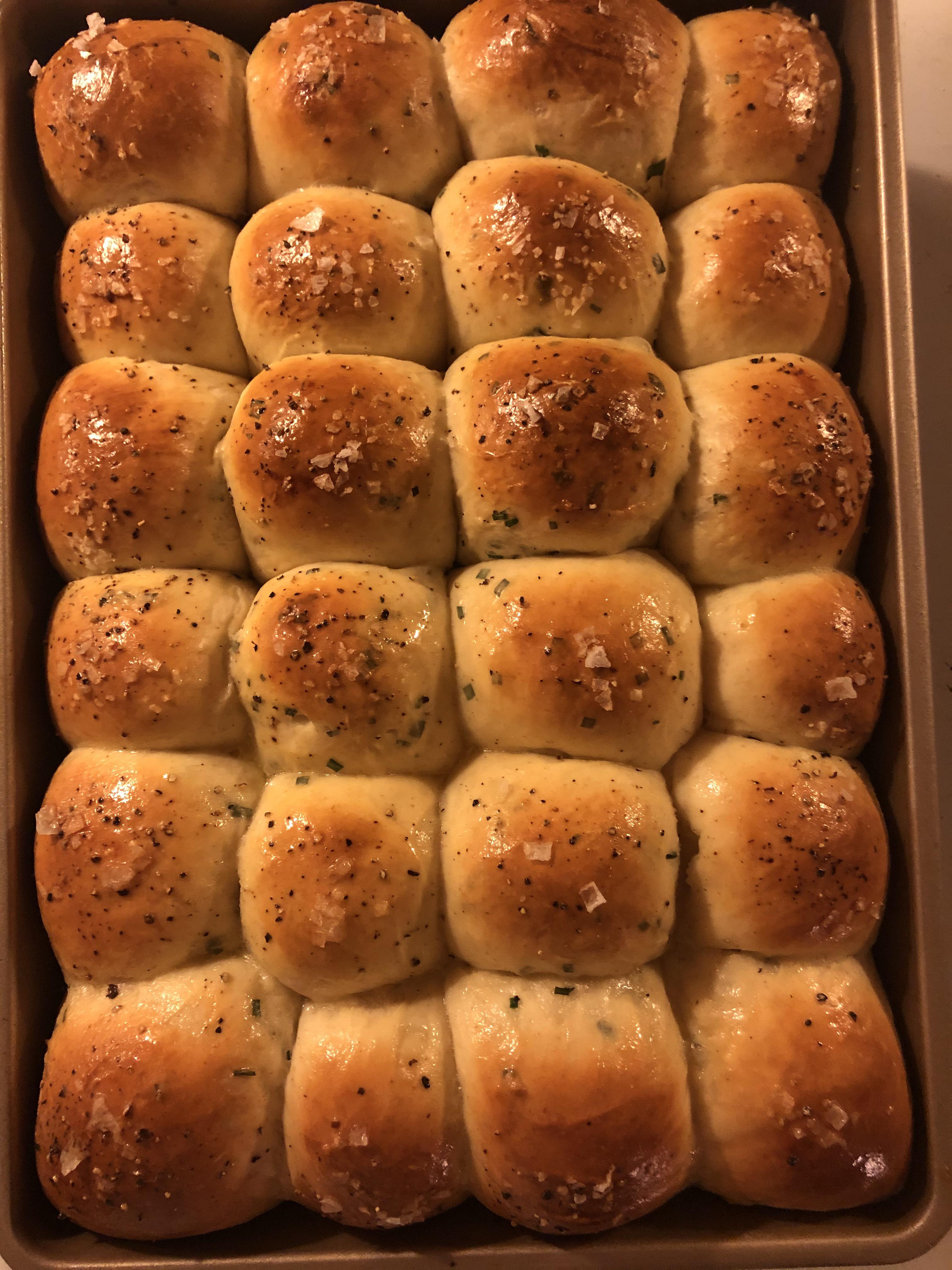 These dinner rolls came out bangin! Sour cream and chive dinner rolls