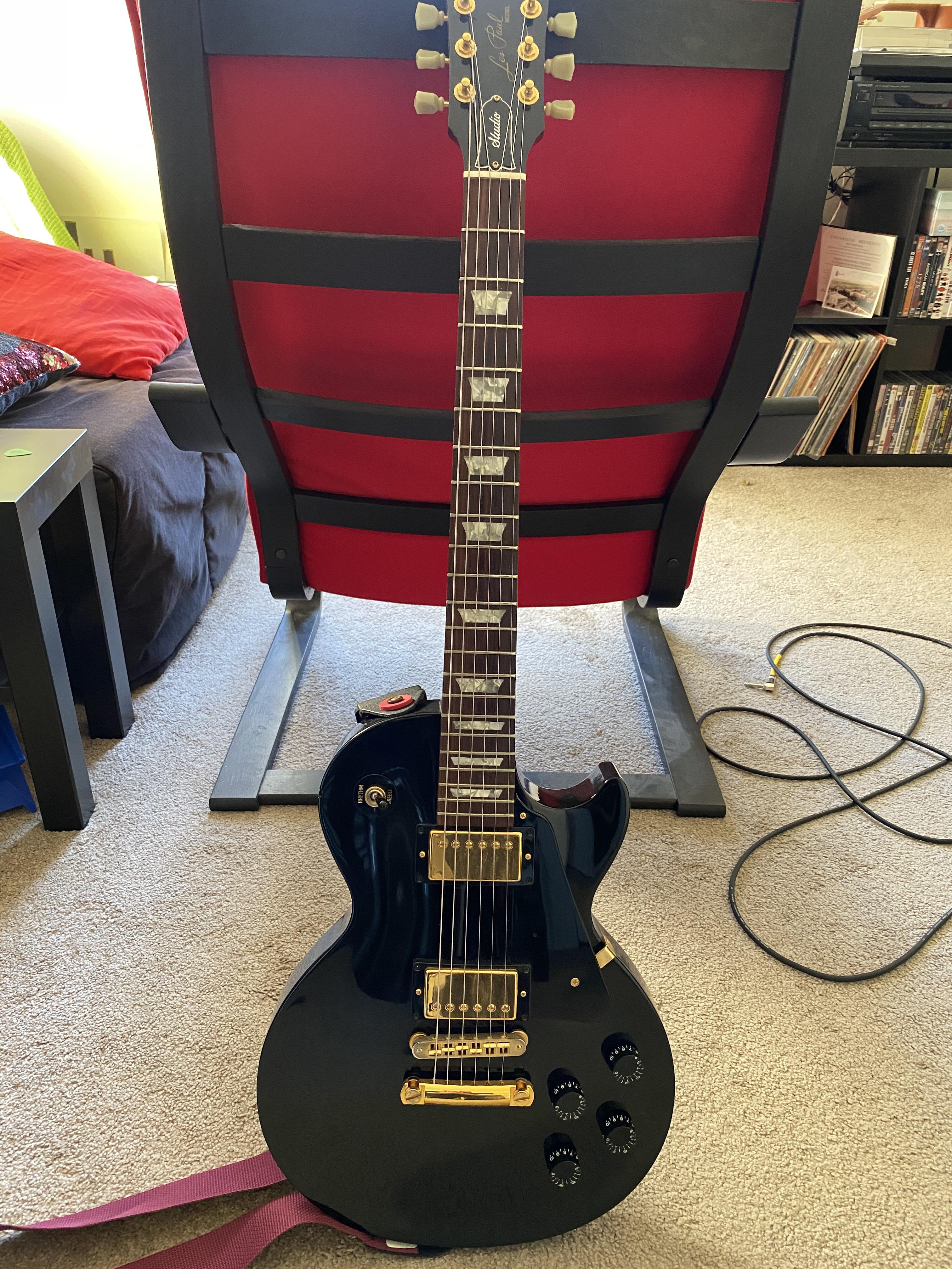 Gibson Les Paul Studio Black Gold Hardware