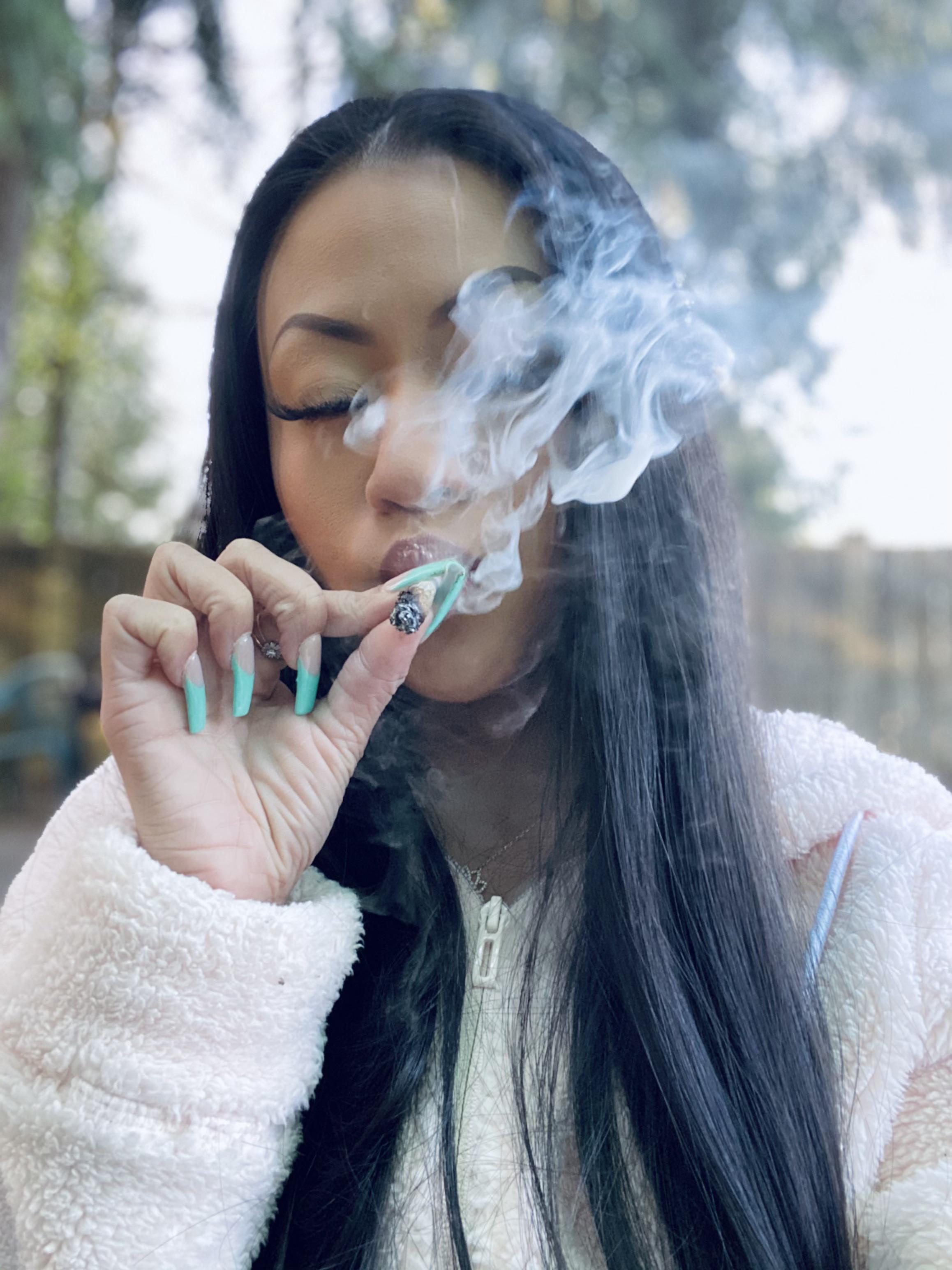 NSFW Stoner Chicks (420 thread) - Page 33