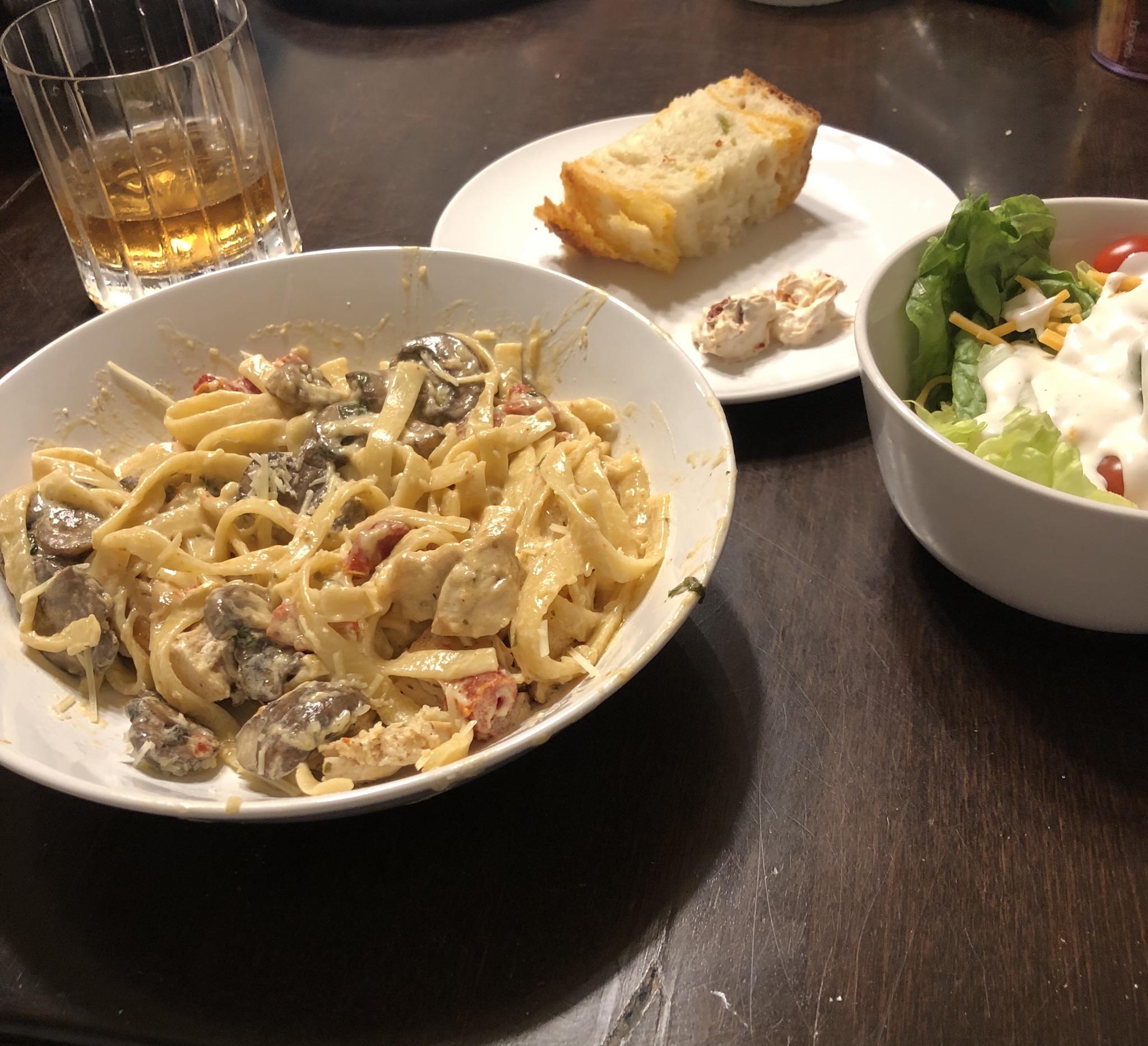 Week 1 Hindsight Sundried tomato and mushroom pasta in a garlic and basil sauce r