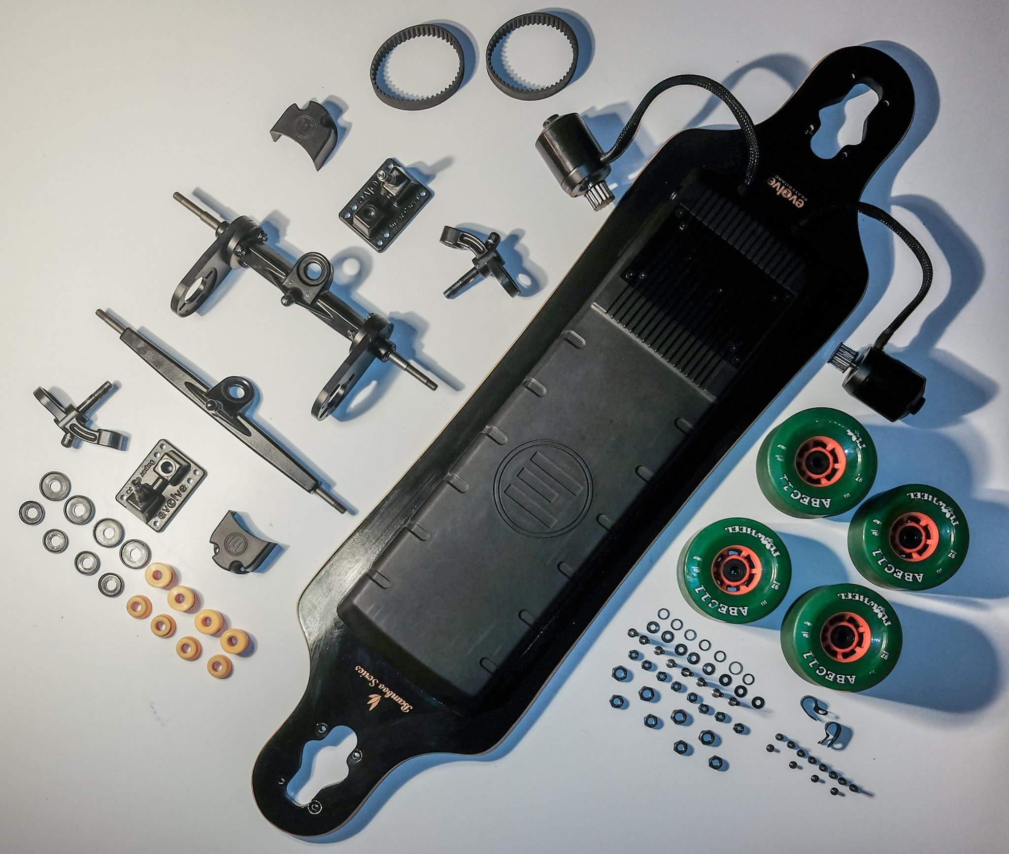 Electric skateboard disassembled r/knolling