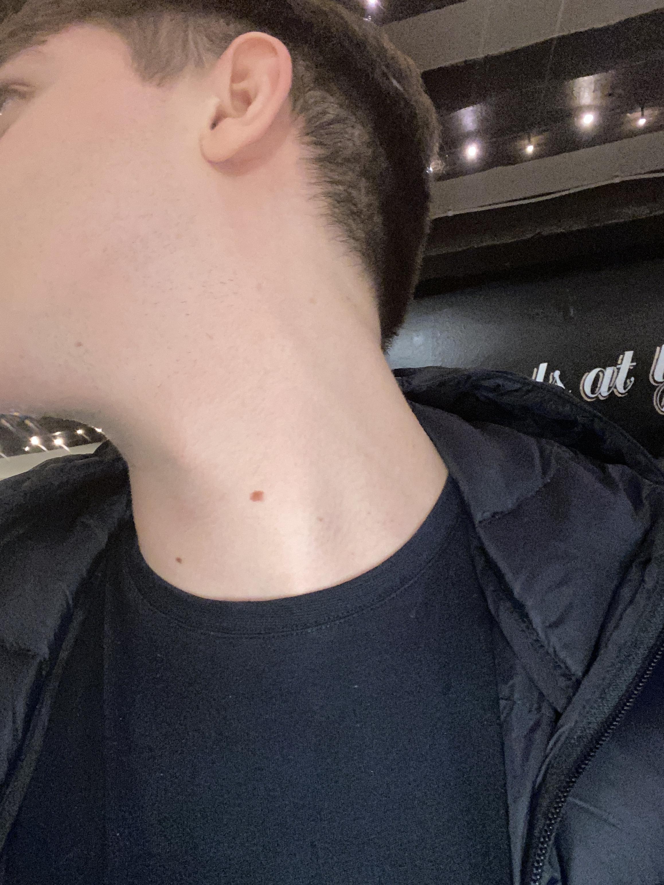 A sexy man neck. It gets a 8/10 from me r/RateMyNeck