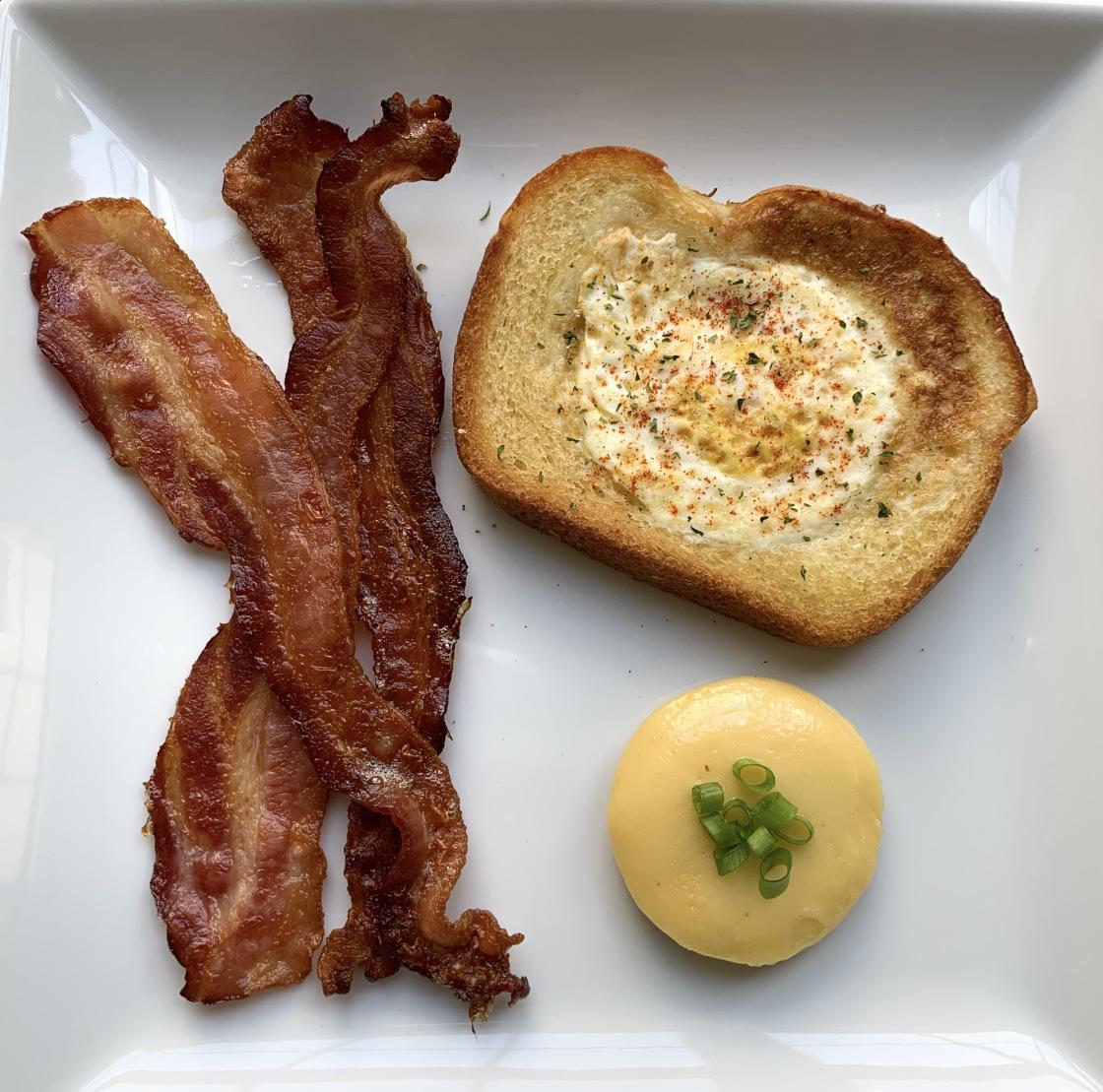 I made egg in a basket (runny yolk of course!), smoked Gouda cheese