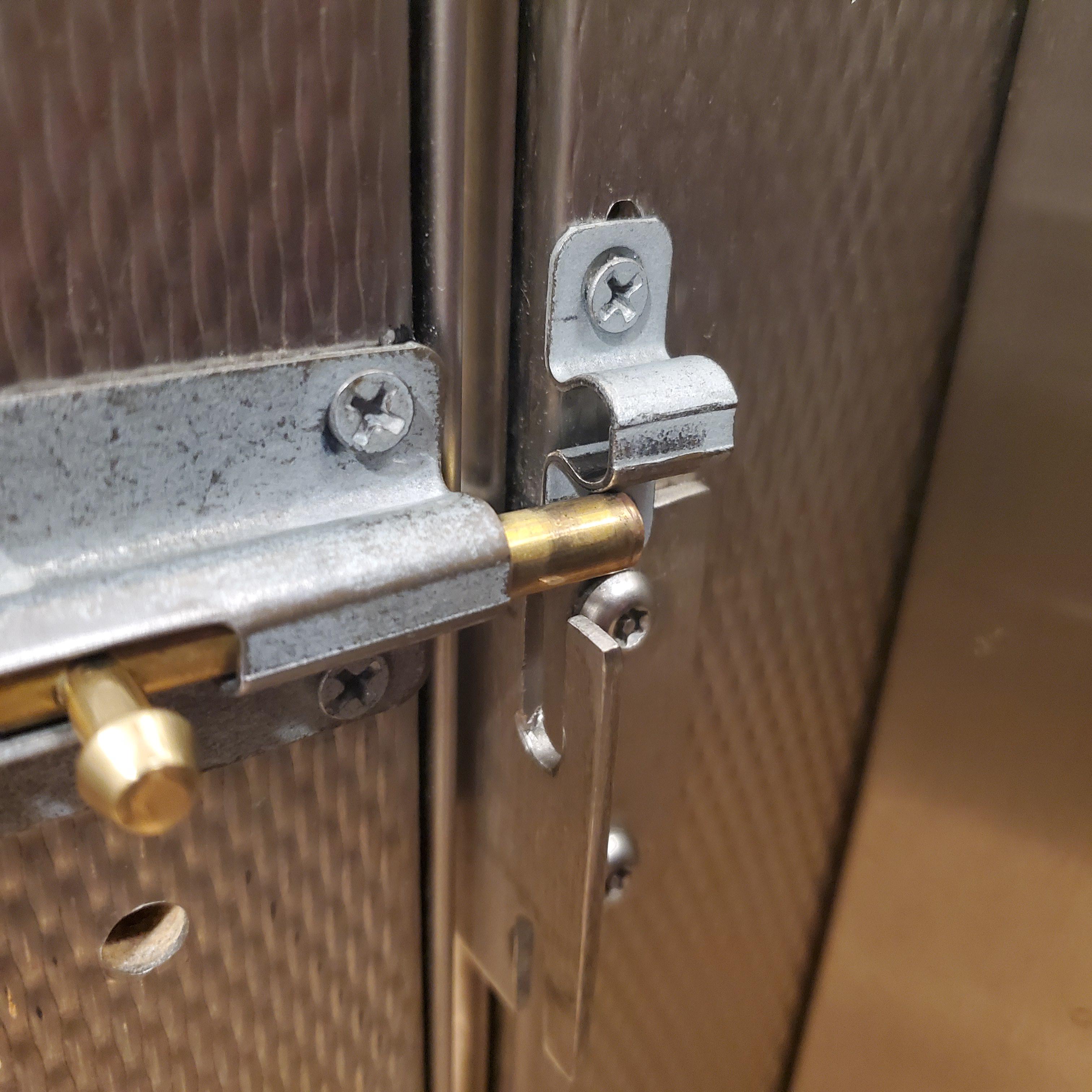 Door locks in bathroom stalls r/mildlyinfuriating