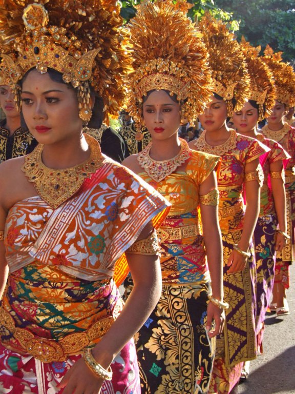 Ladies in traditional clothing, Bali Indonesia [576x768