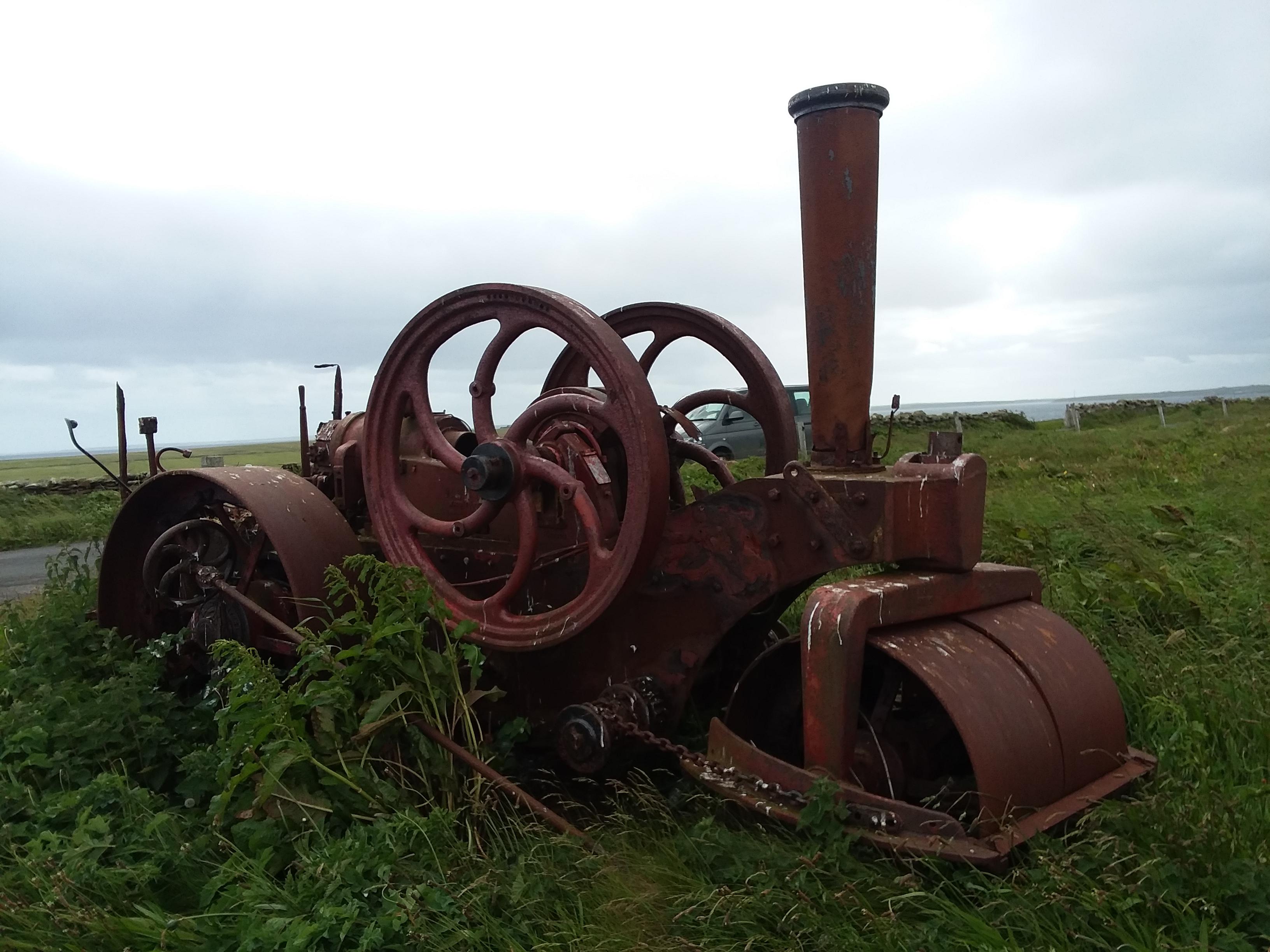 Parked where she died Road Roller, Orkney, UK r/MachinePorn