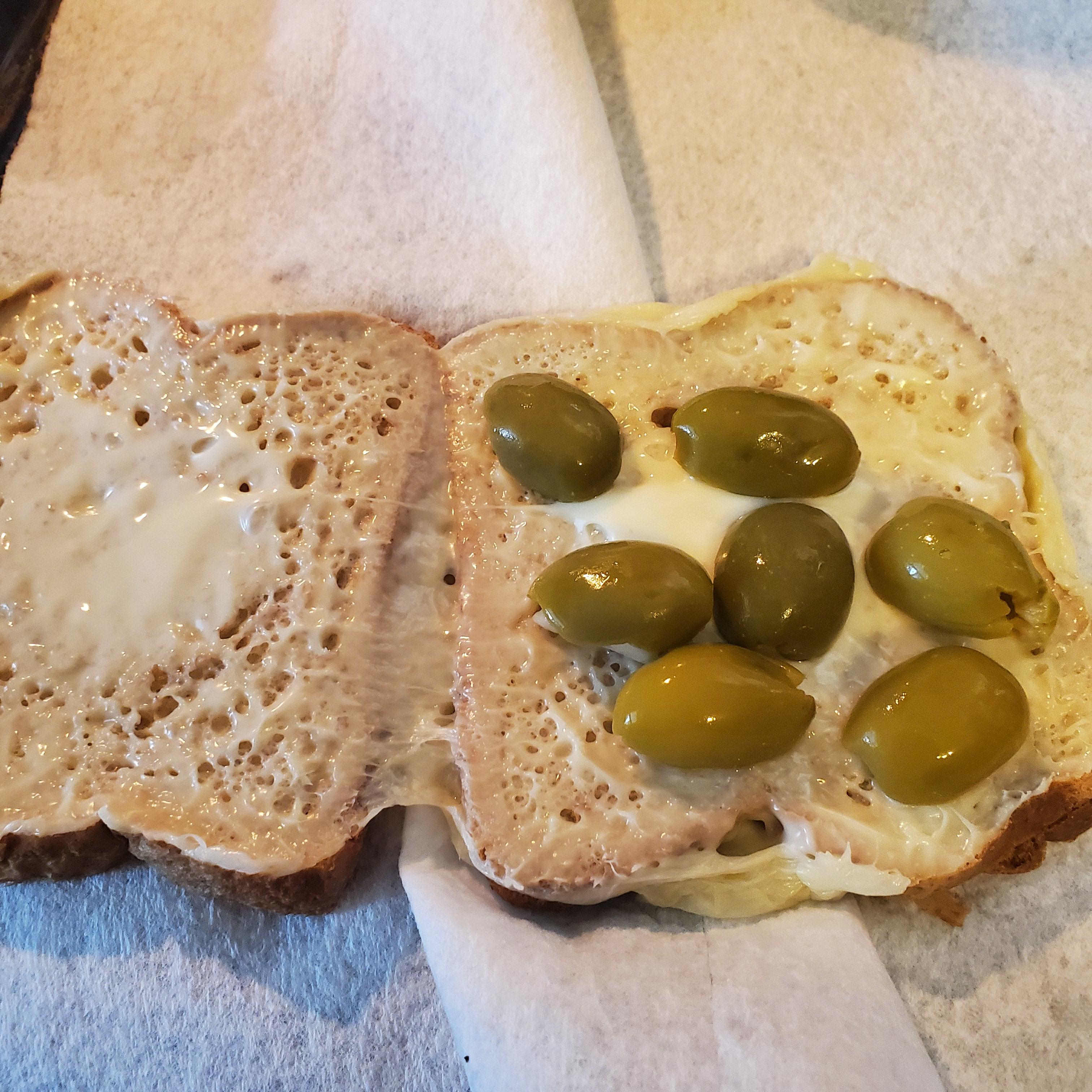 Cheese and olive sandwich r/shittyfoodporn