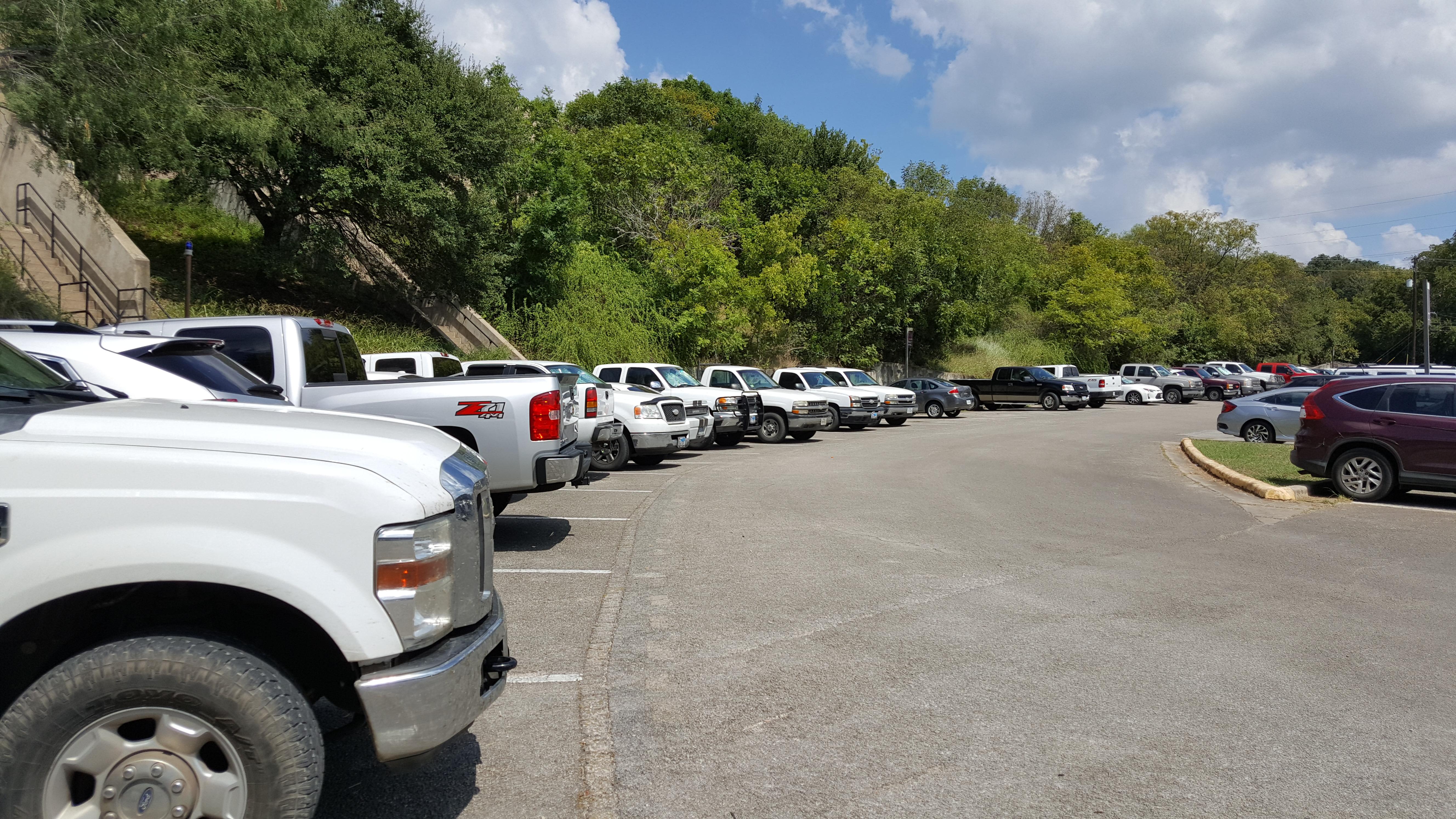 Typical parking lot in Texas r/Trucks