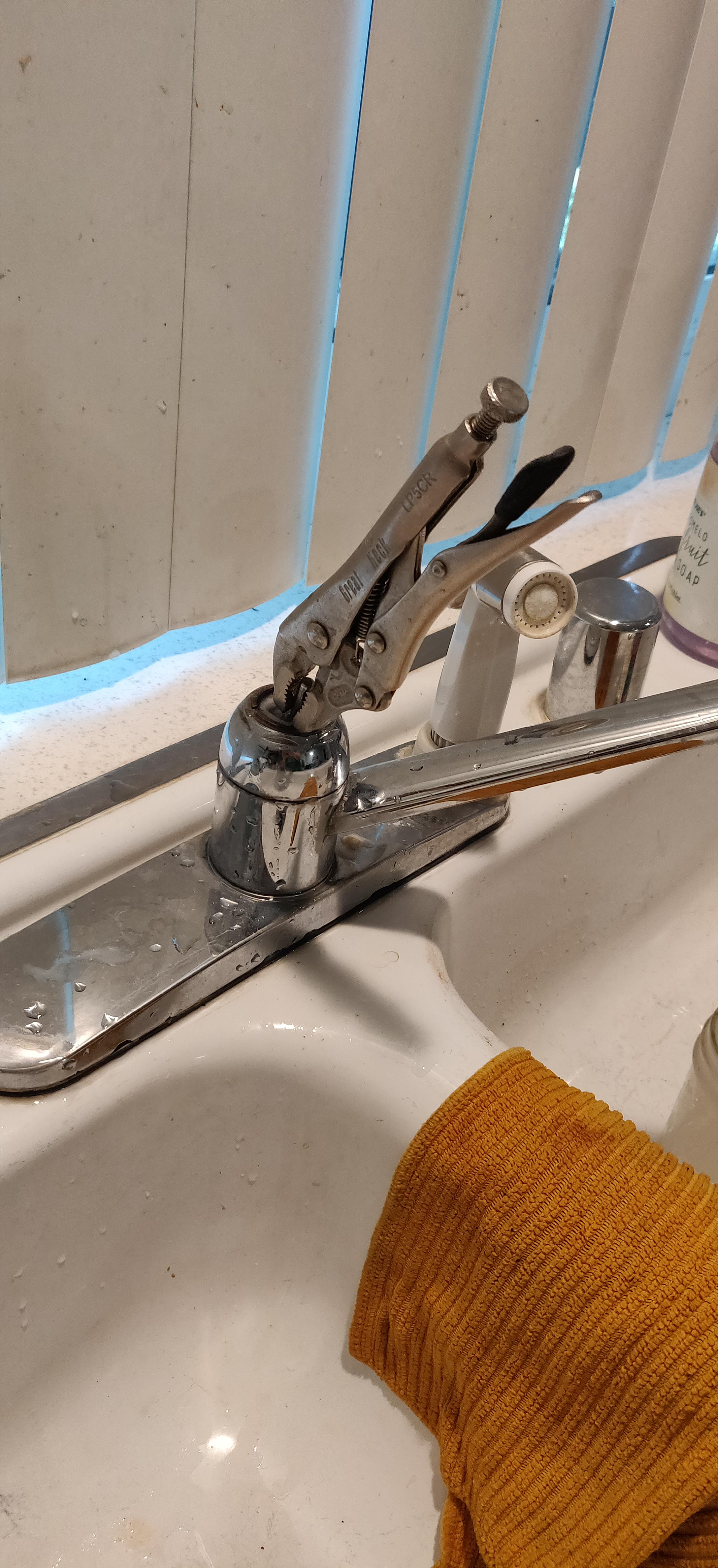 Which one of you does this sink belong to? Identify yourself. istp