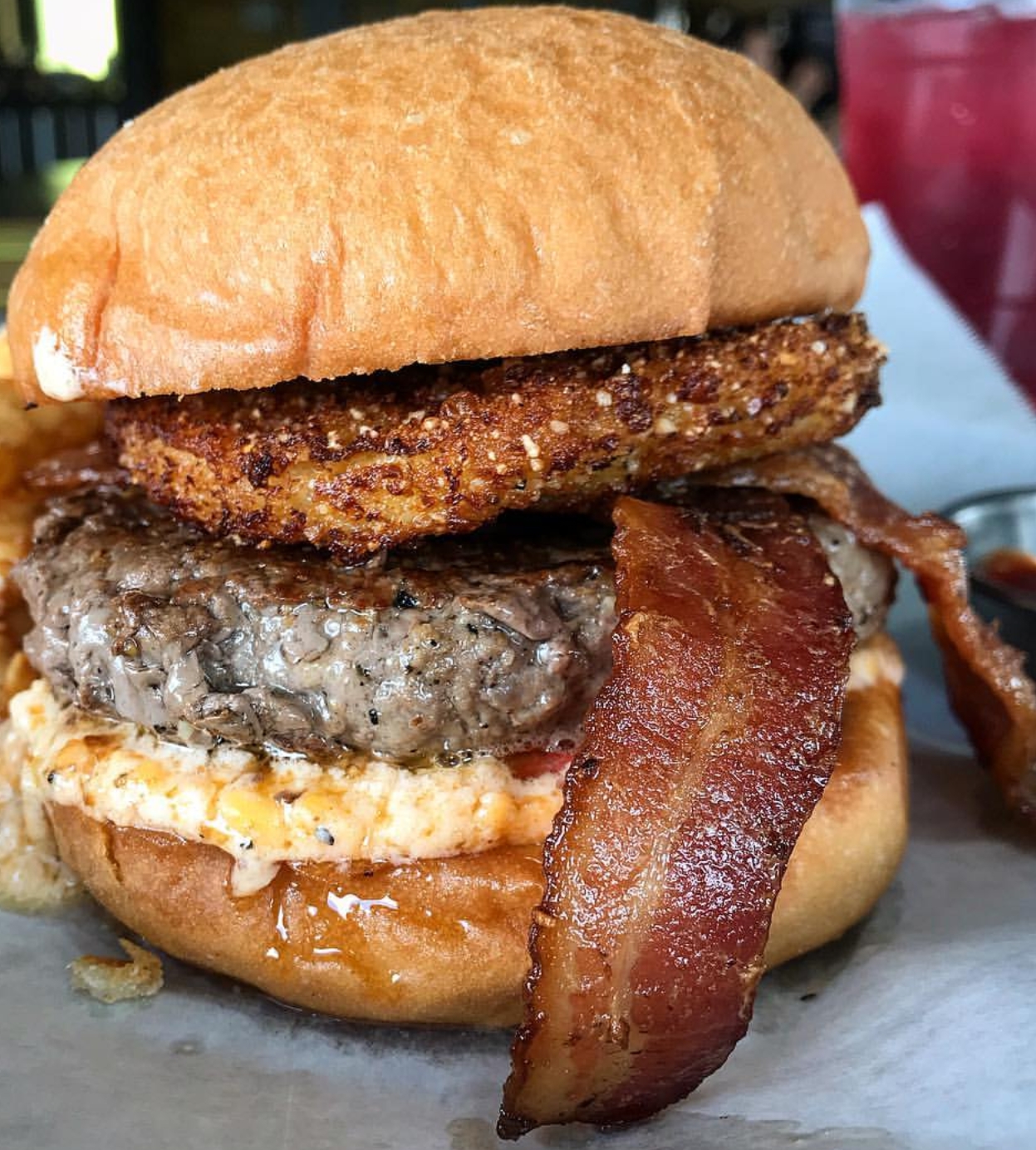 Pimento cheese with fried green tomatoes r/eatsandwiches
