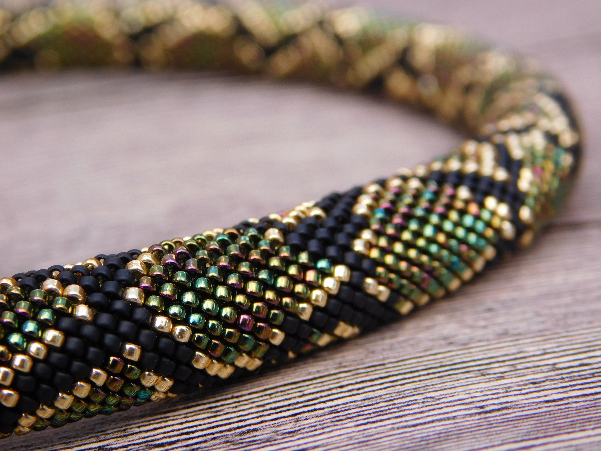 Beaded snake necklace) r/snakes