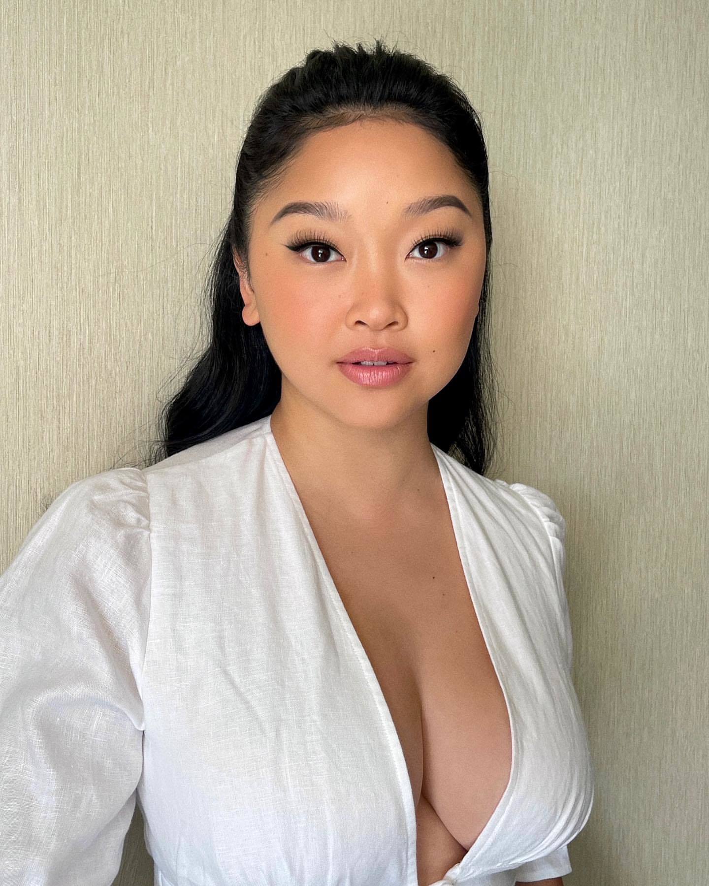Lana Condor : LanaCondor_Hot