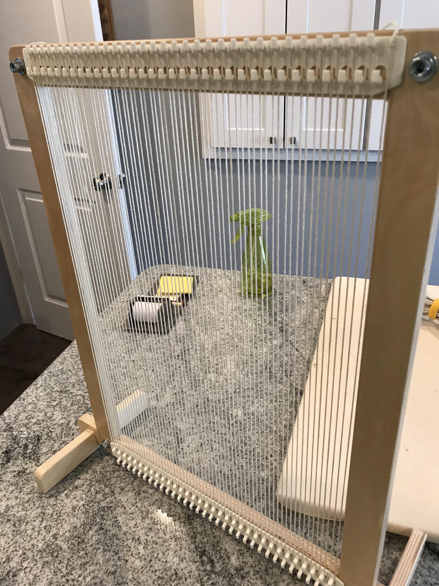 Firsttime weaver, IKEA tapestry loom (20USD), 65 warp threads. Let