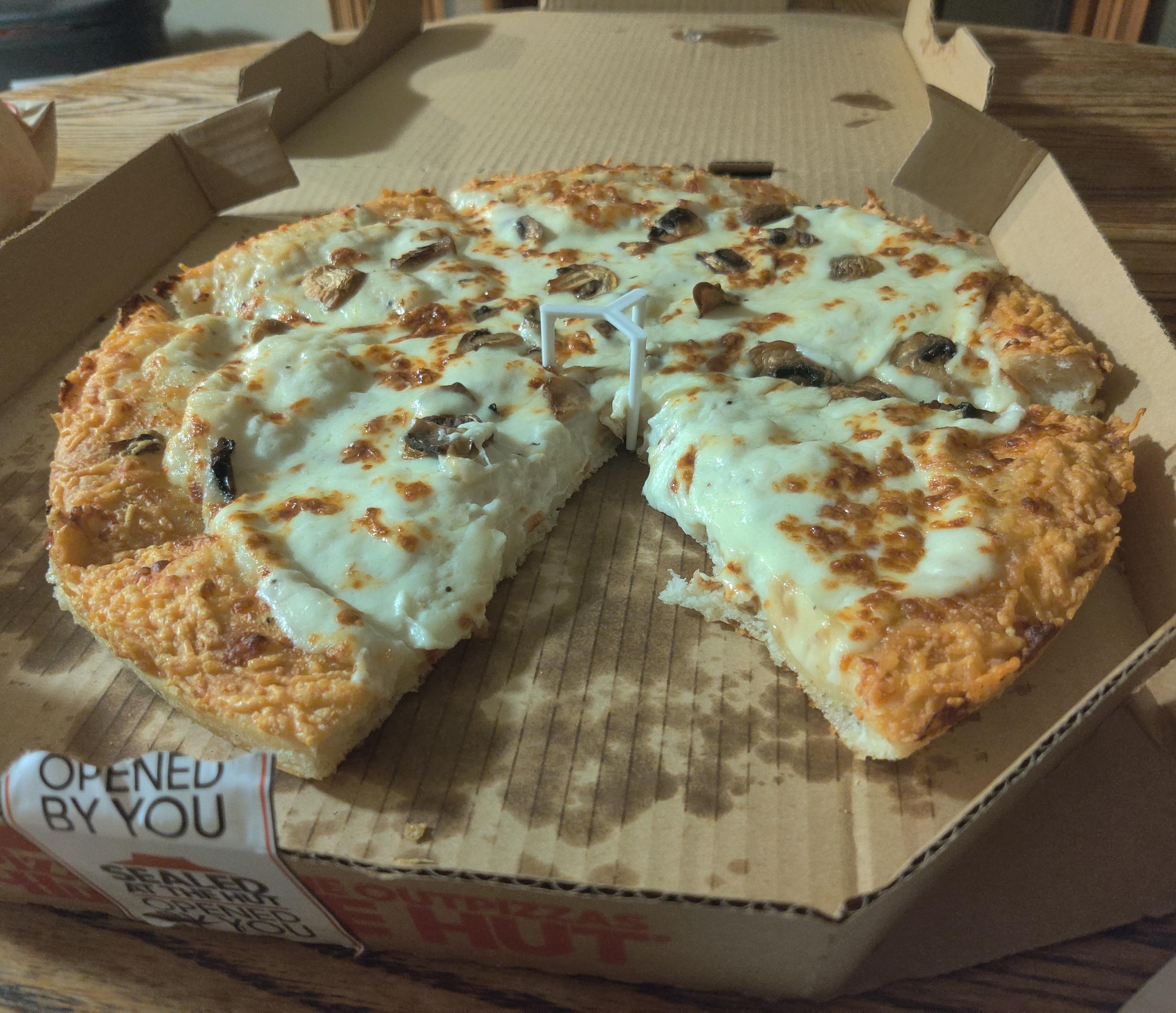 It's not the prettiest but I am definitely satisfied. 😎 r/pizzahut