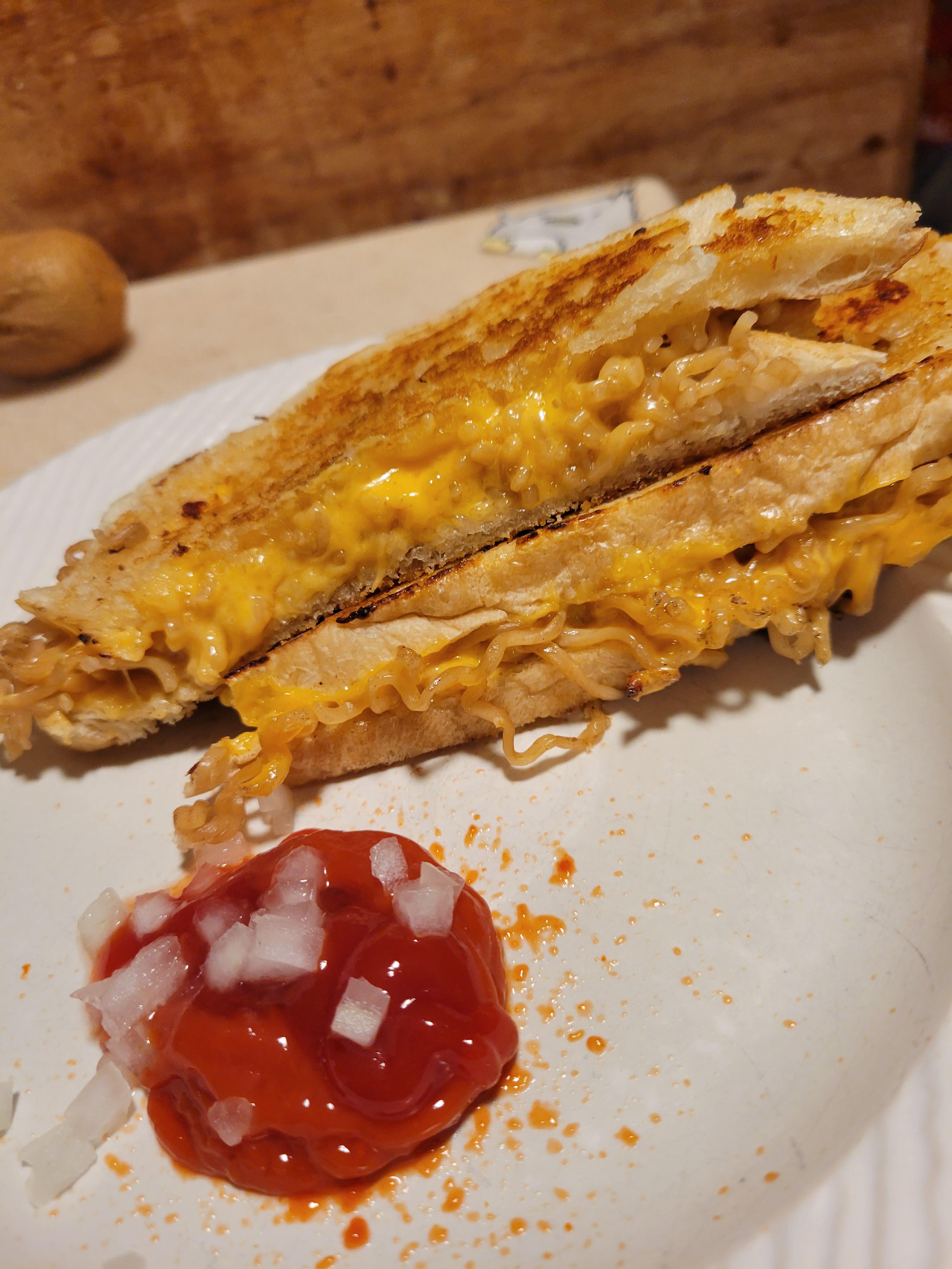 instant Ramen grilled cheese r/shittyfoodporn