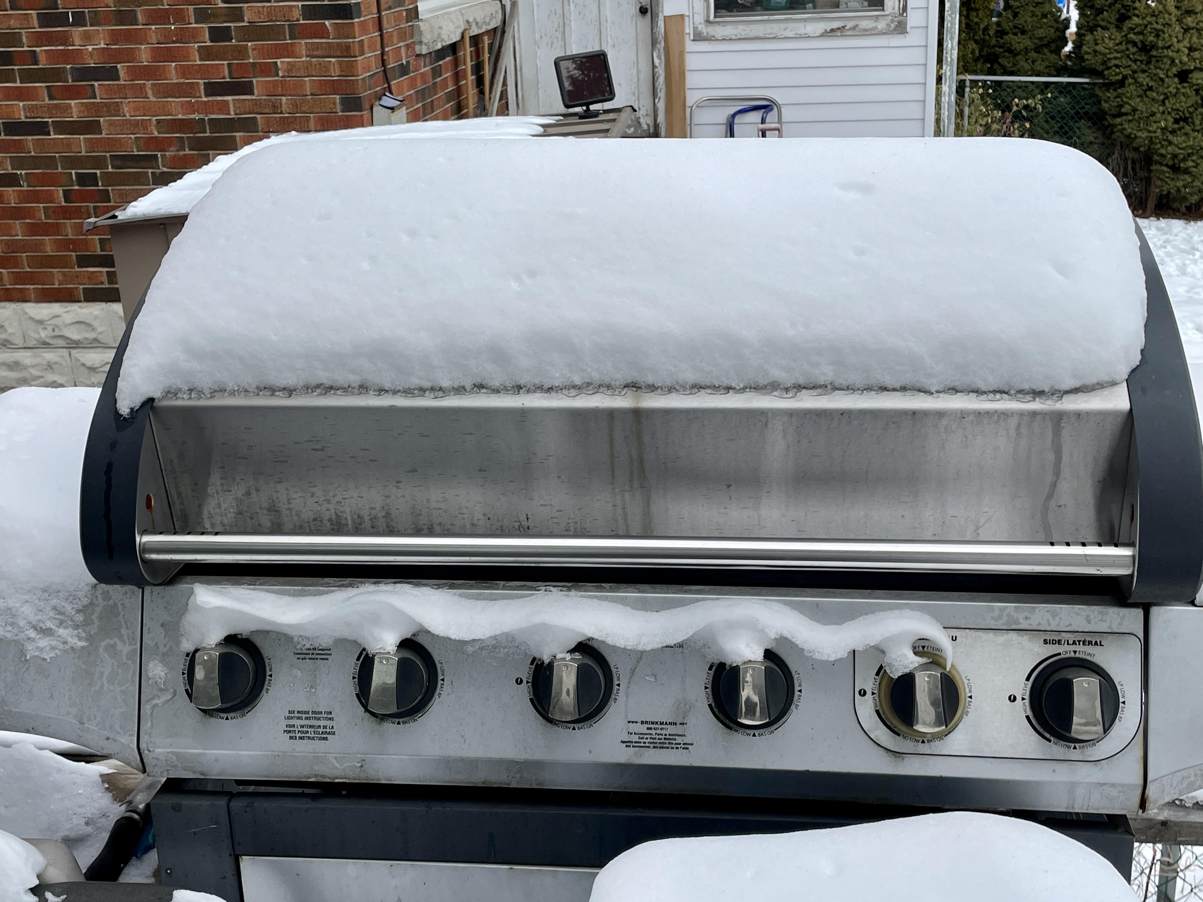 How the snow melted on the BBQ knobs r/mildlyinteresting
