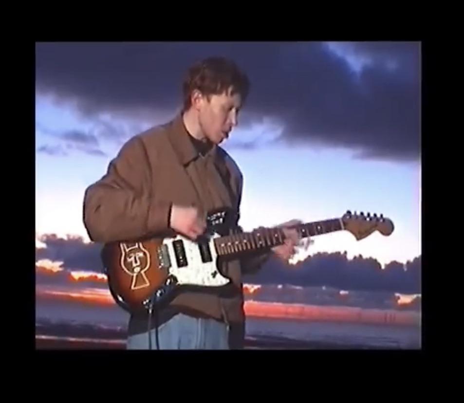 Anyone have a clearer image of the figure on Archie’s guitar? r/KingKrule